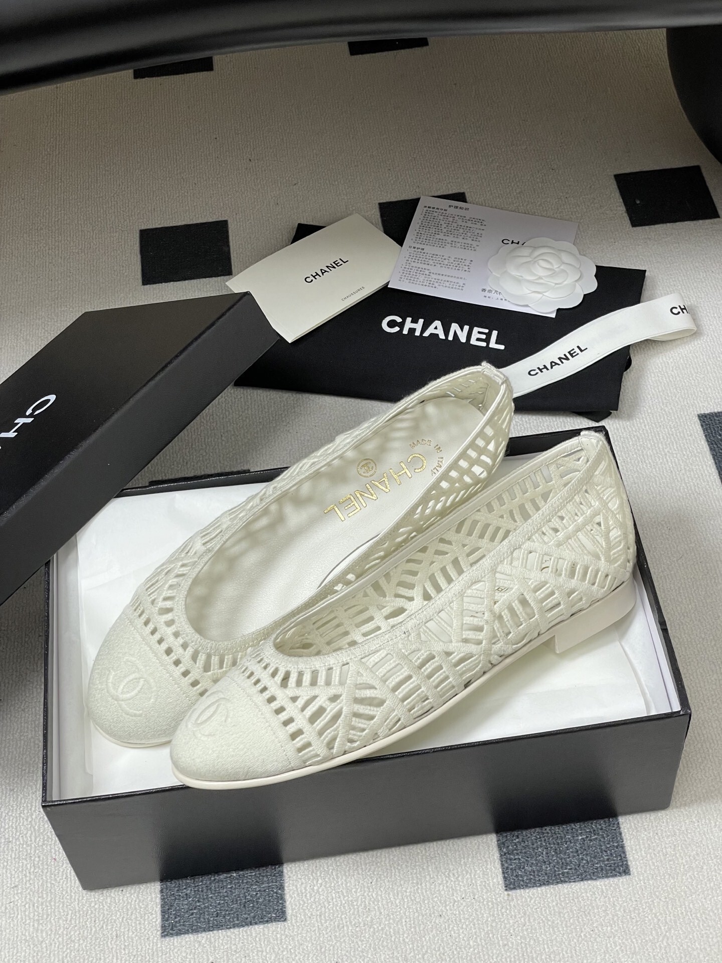 Chanel White Mesh Ballet Flats with CC Logo - Elegant Design