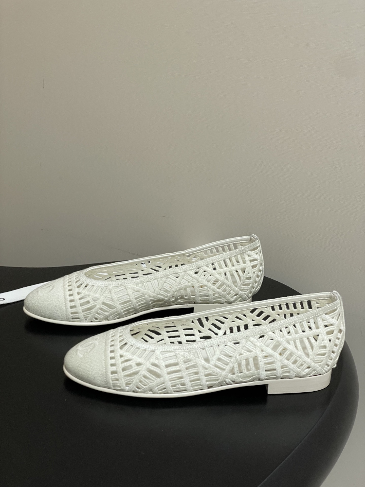 Chanel White Mesh Ballet Flats with CC Logo - Elegant Design