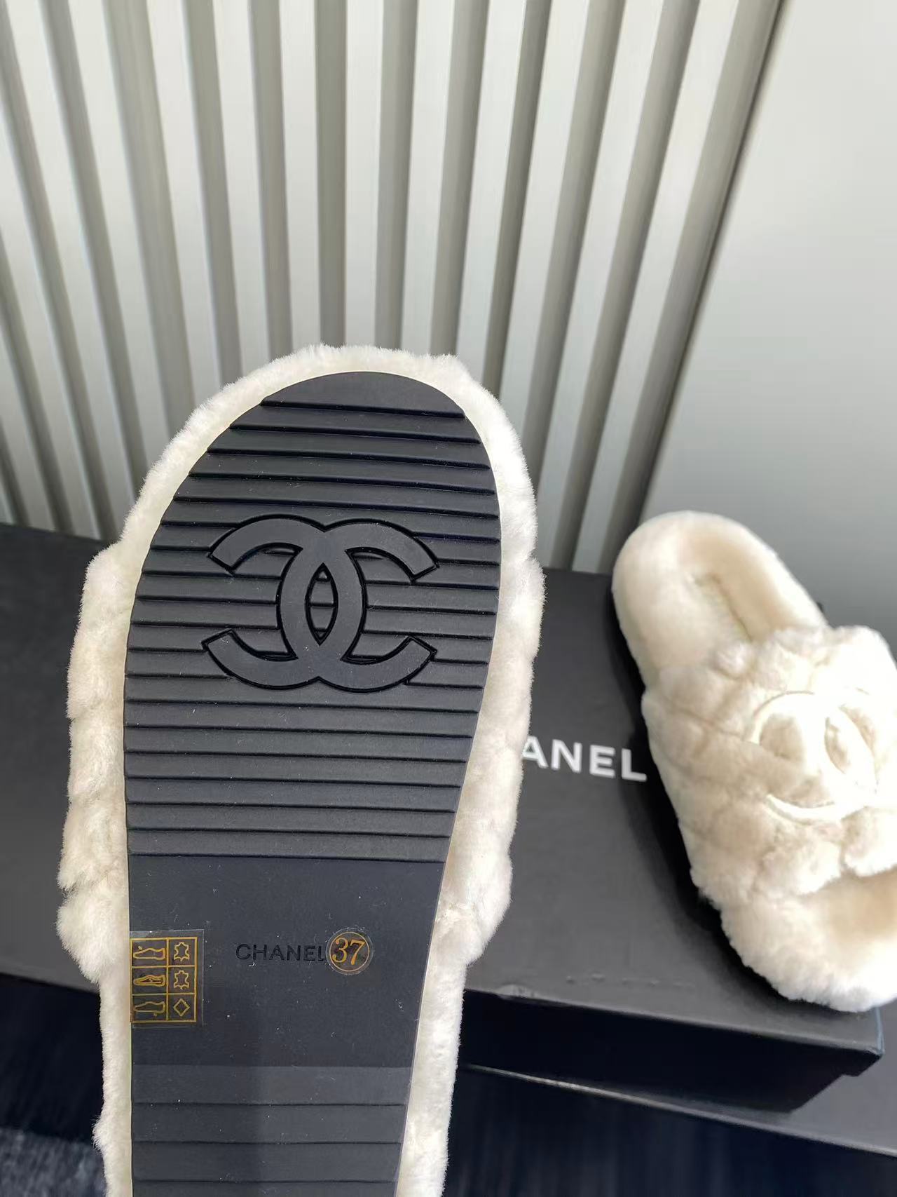 Luxury Quilted Faux Fur Slides - Designer Cream Plush Slippers