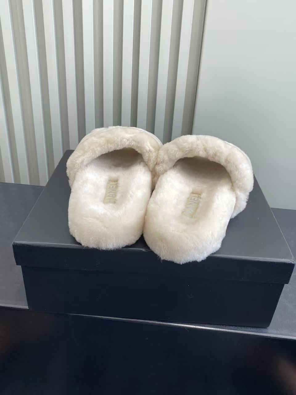 Luxury Quilted Faux Fur Slides - Designer Cream Plush Slippers