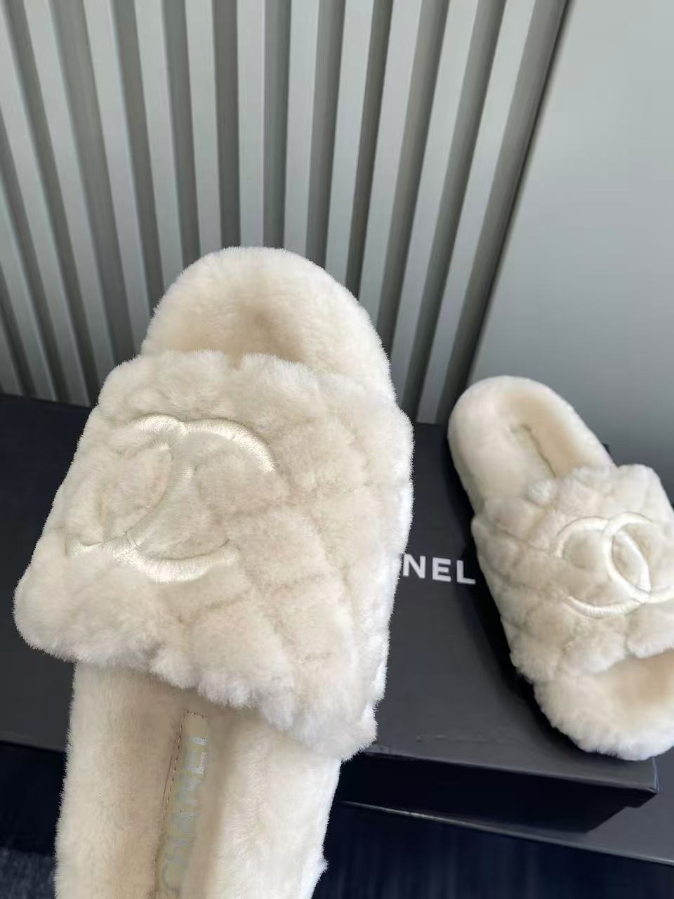Luxury Quilted Faux Fur Slides - Designer Cream Plush Slippers