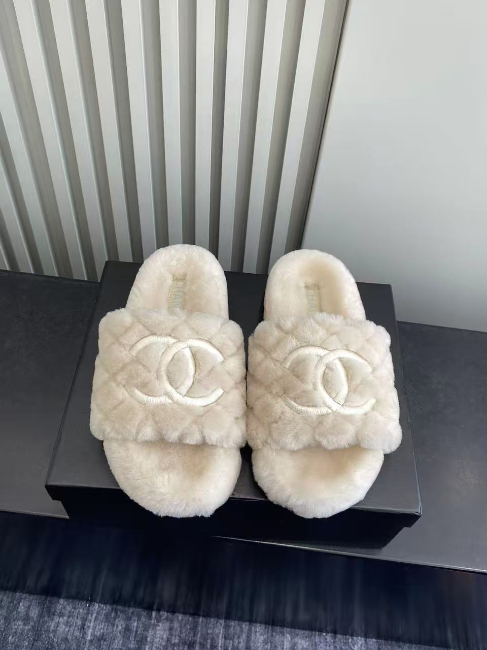 Luxury Quilted Faux Fur Slides - Designer Cream Plush Slippers