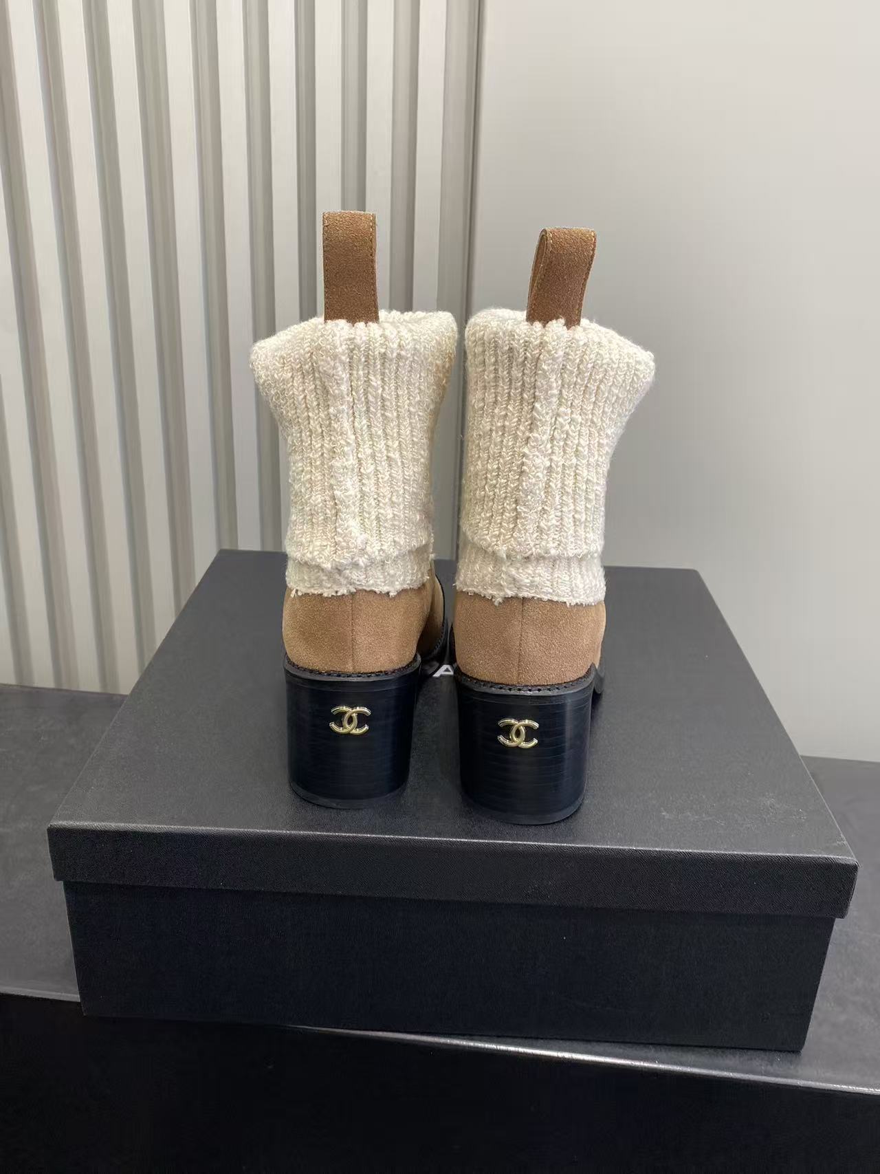 Luxury Two-Tone Suede Ankle Boots with Knit Collar