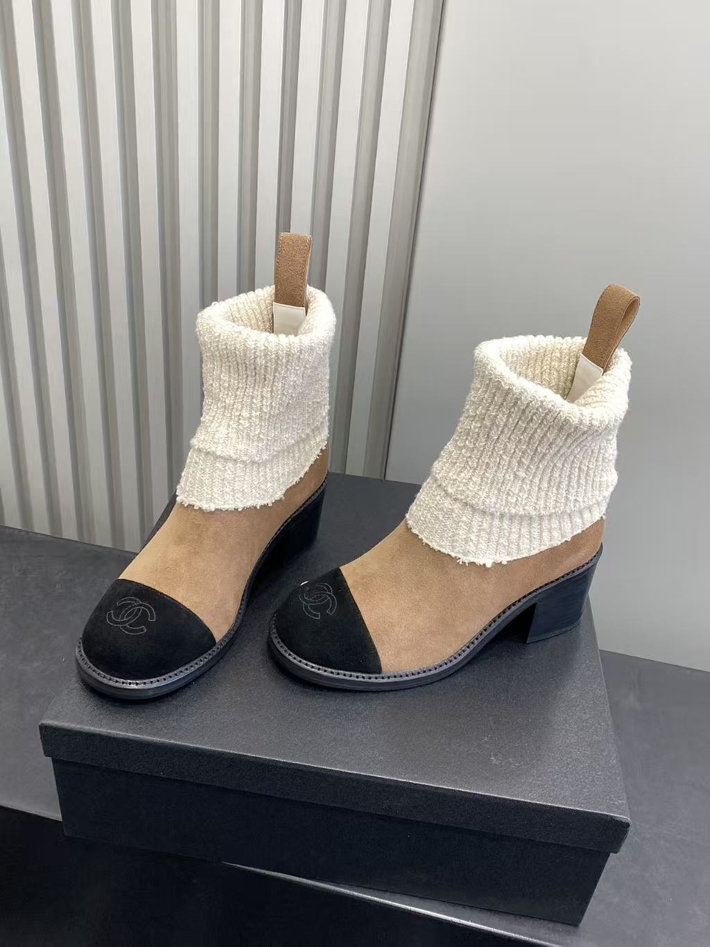 Luxury Two-Tone Suede Ankle Boots with Knit Collar