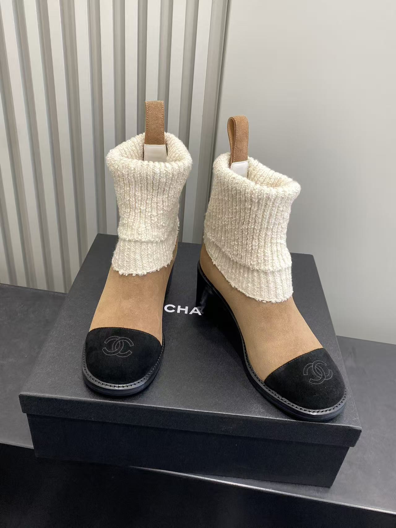 Luxury Two-Tone Suede Ankle Boots with Knit Collar