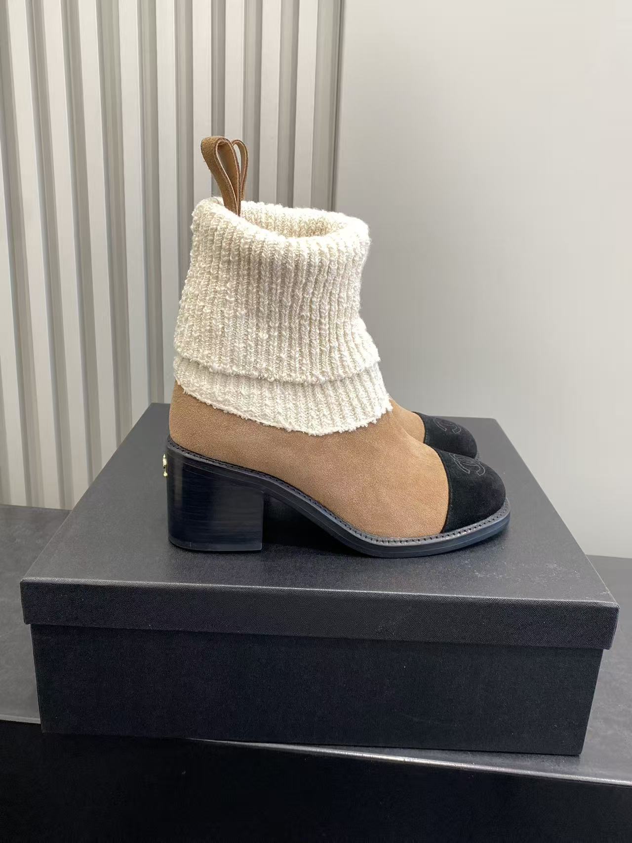 Luxury Two-Tone Suede Ankle Boots with Knit Collar