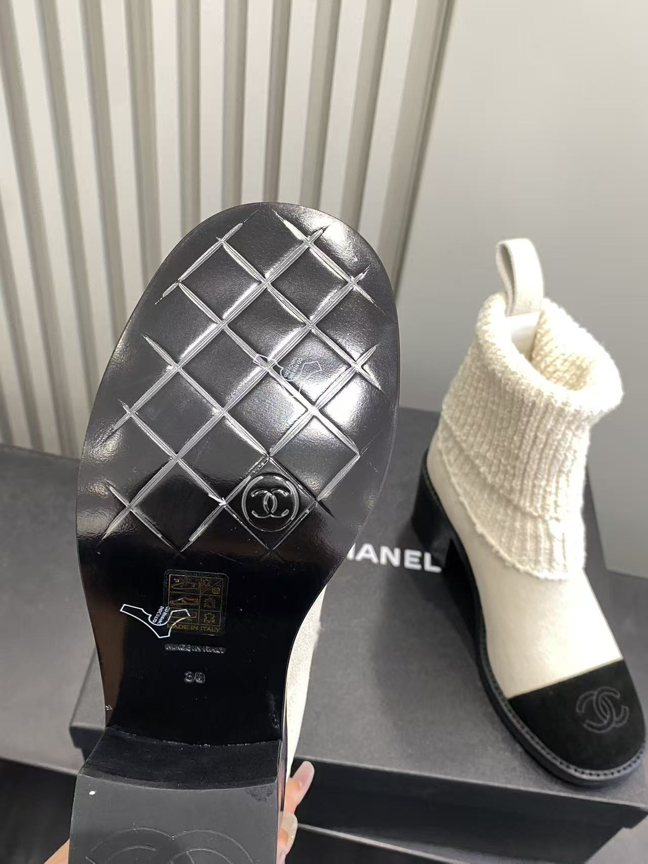 Luxury Two-Tone Suede & Ribbed Knit Ankle Boots - Elegant Cap Toe