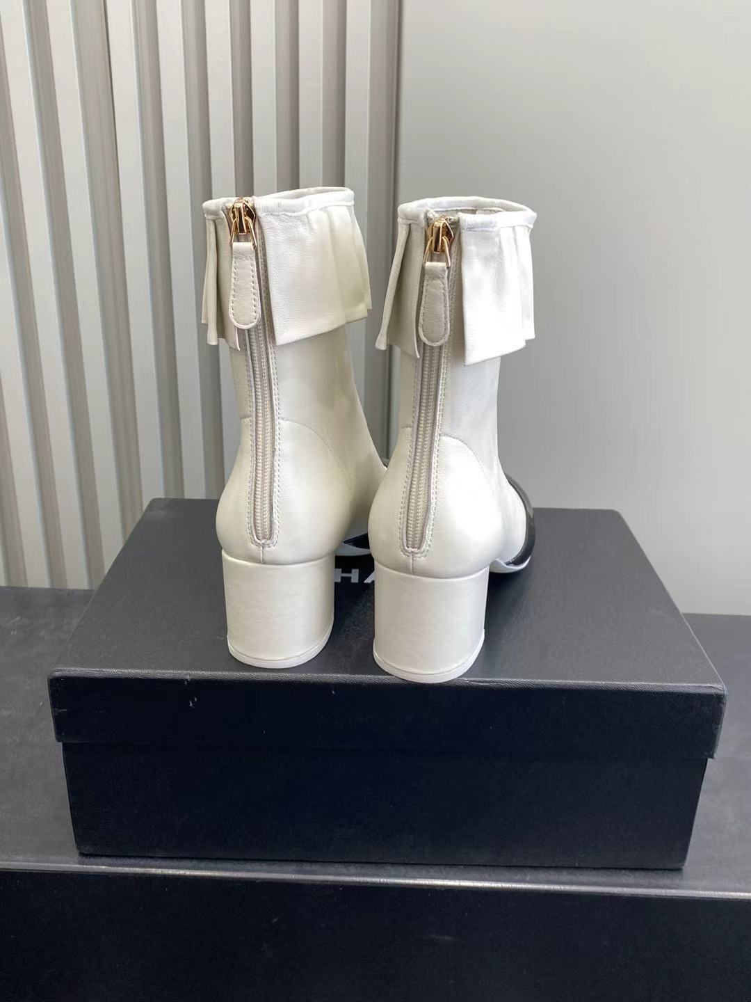 Elegant Two-Tone Ruffle Ankle Boots - Chic Block Heel Designer Style