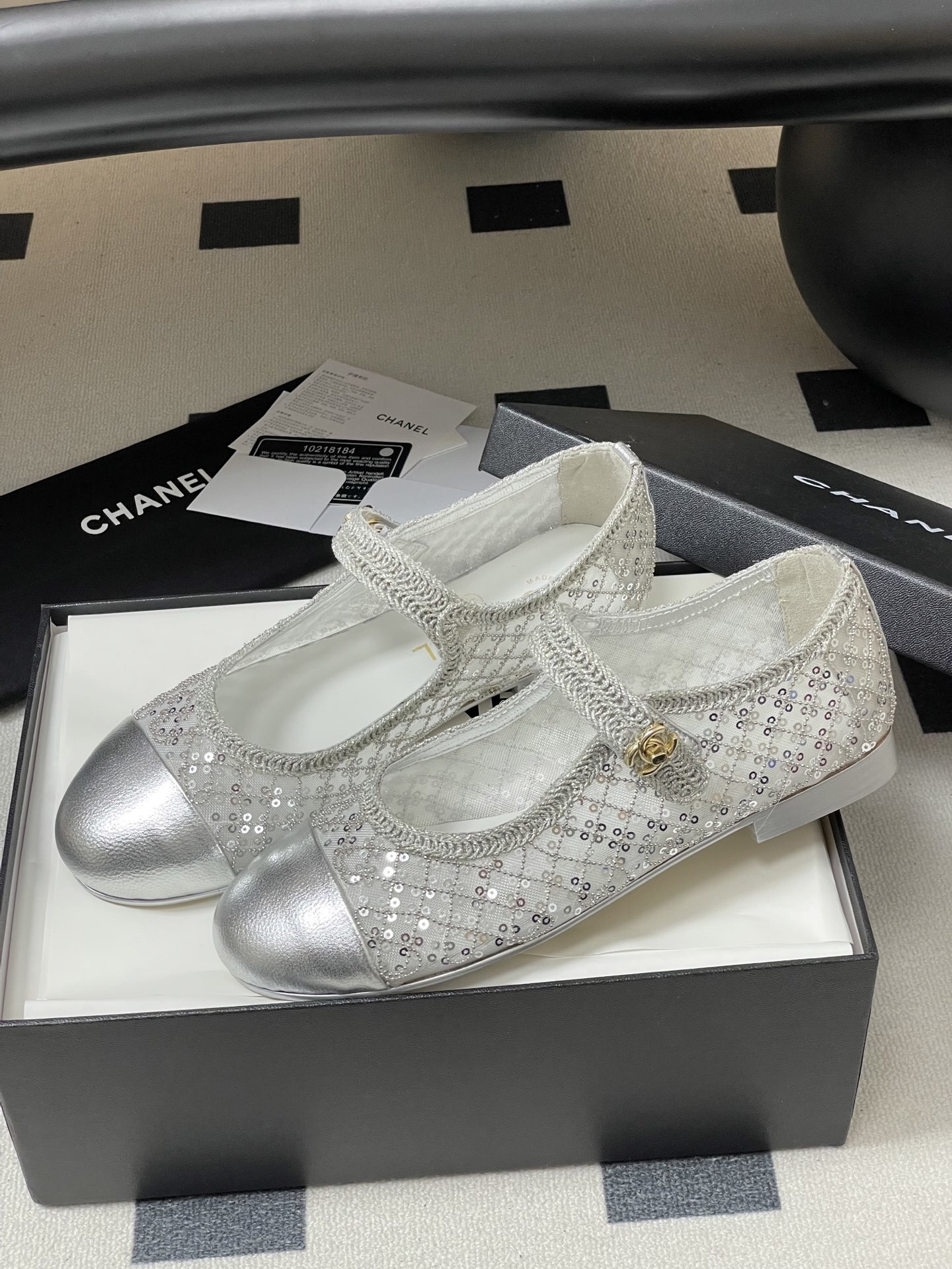 Luxury Silver Sequined Mary Jane Flats for Girls - Elegant Party Shoes