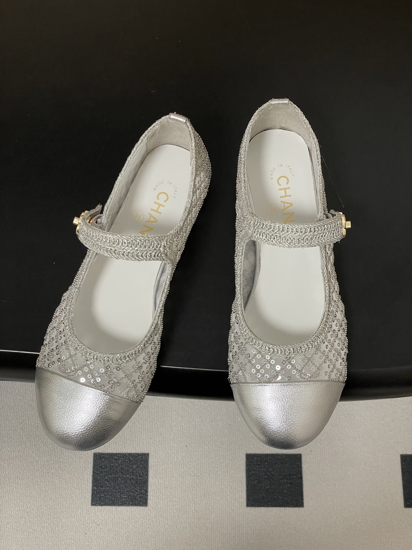 Luxury Silver Sequined Mary Jane Flats for Girls - Elegant Party Shoes