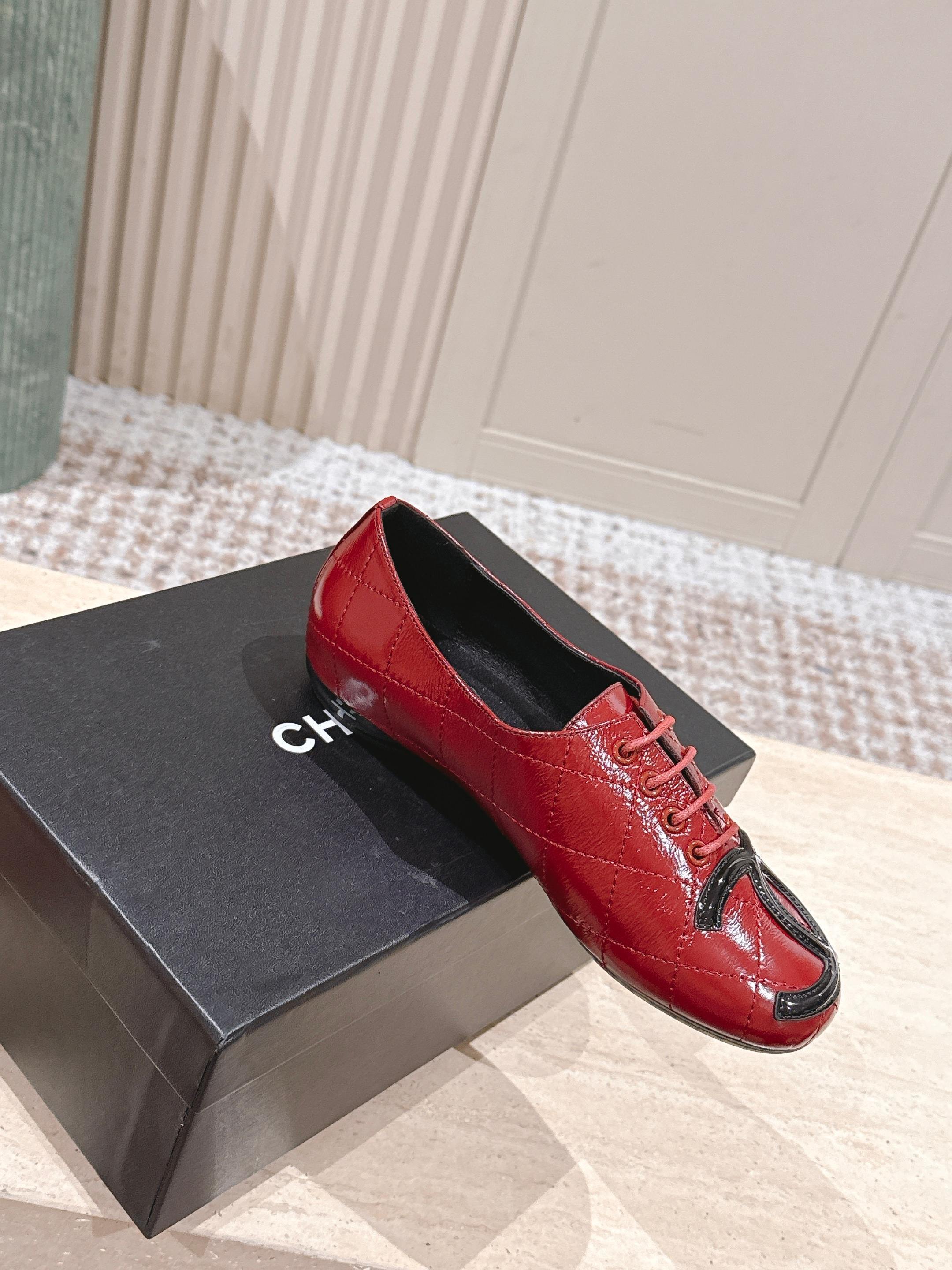 Luxury Red Quilted Patent Leather Flats with CC Logo Toe