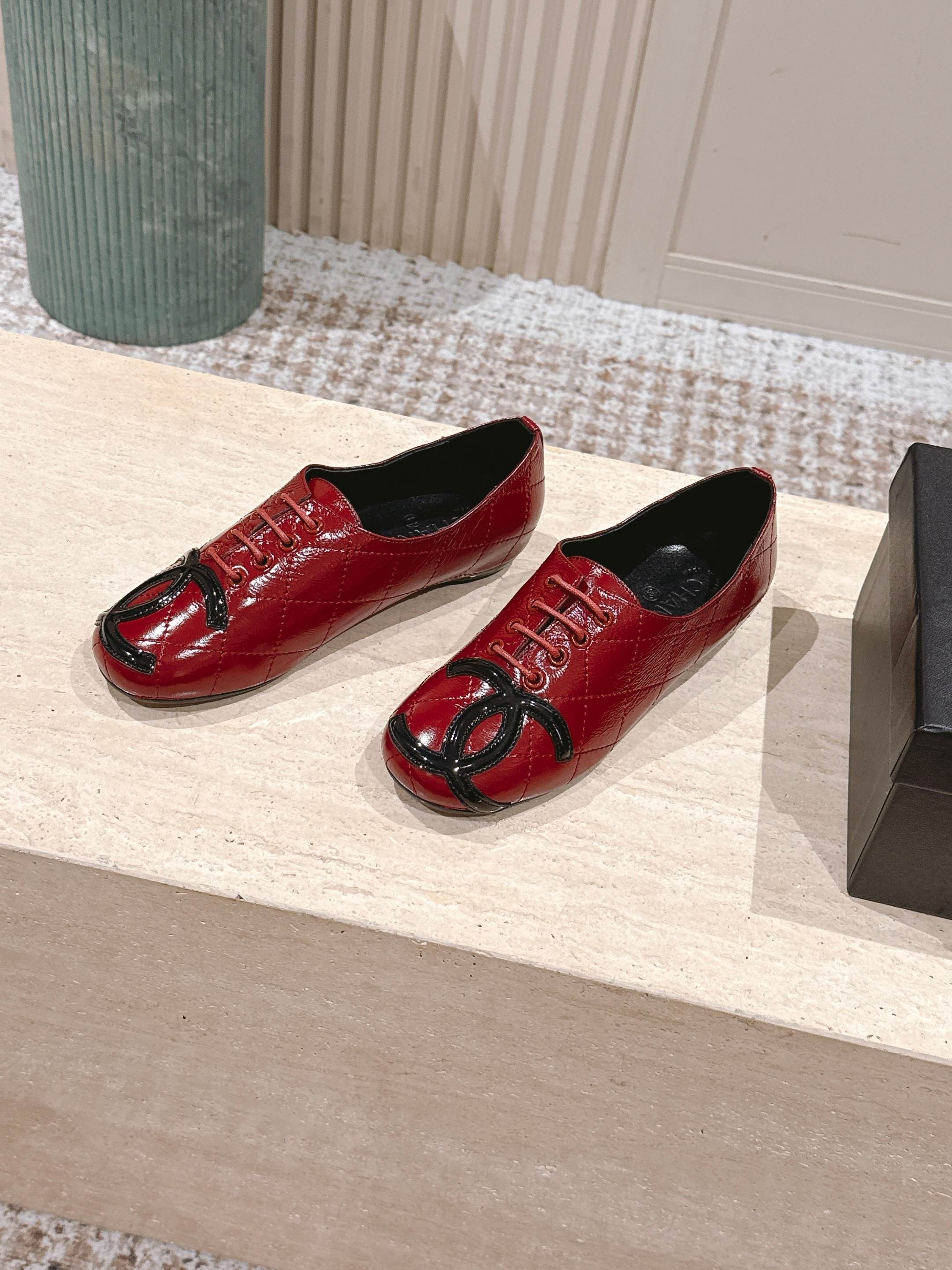 Luxury Red Quilted Patent Leather Flats with CC Logo Toe