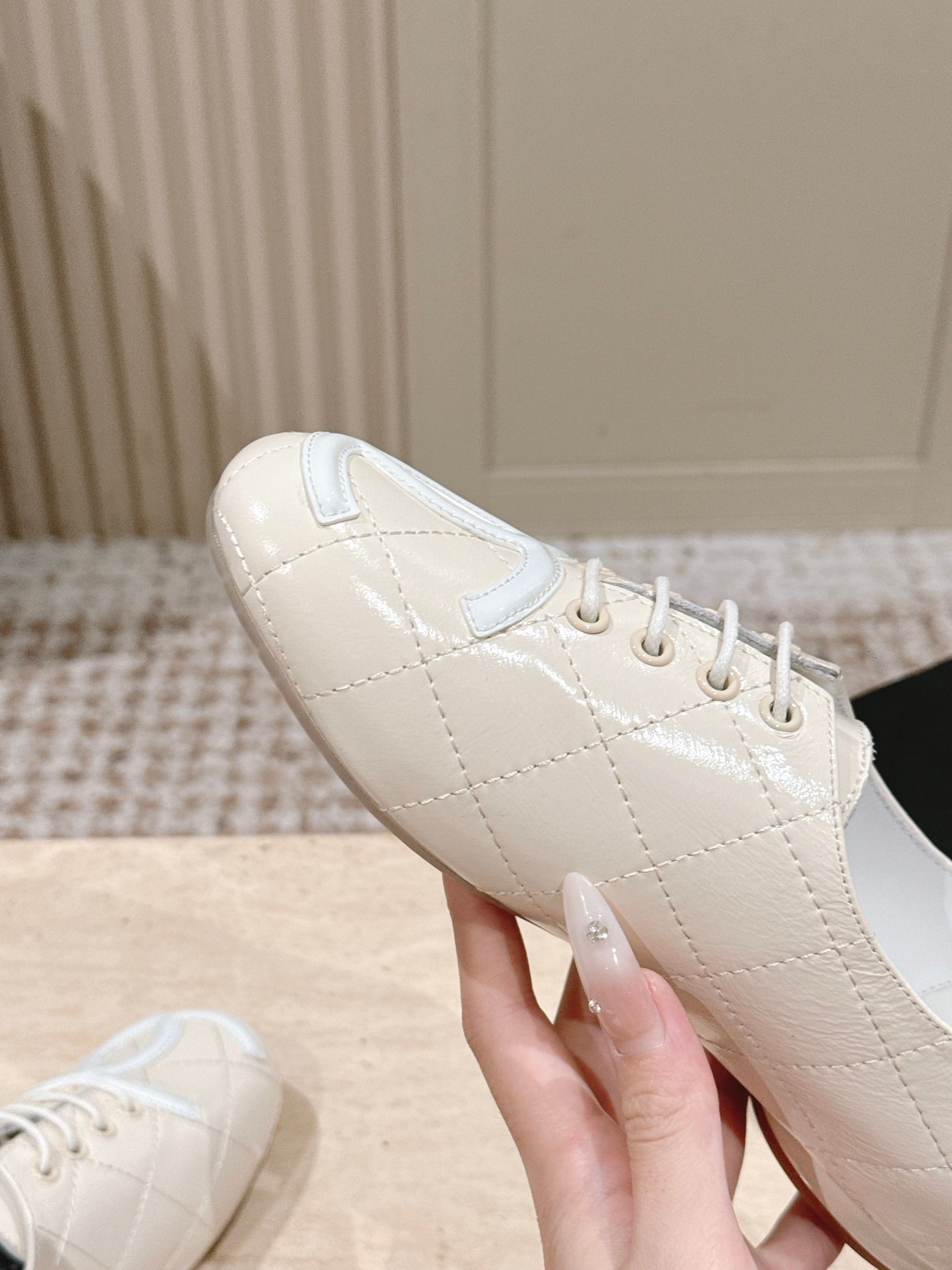 Women's Quilted Leather Lace-Up Flats - Elegant Cream CC Design