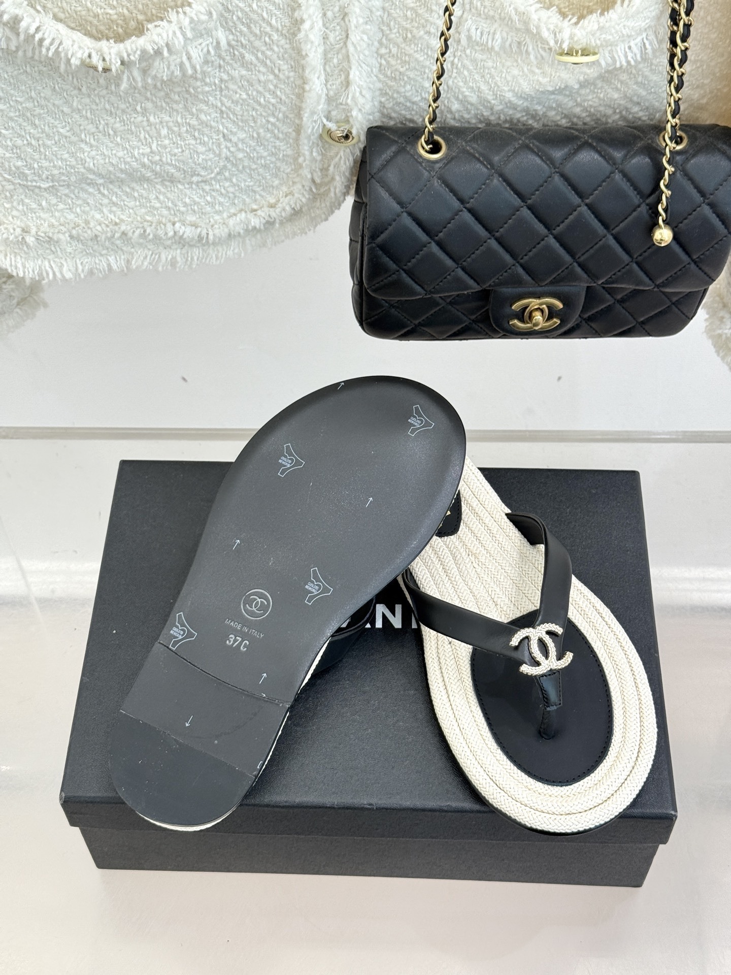 Chanel Luxury Black Leather Thong Sandals with Gold CC Logo