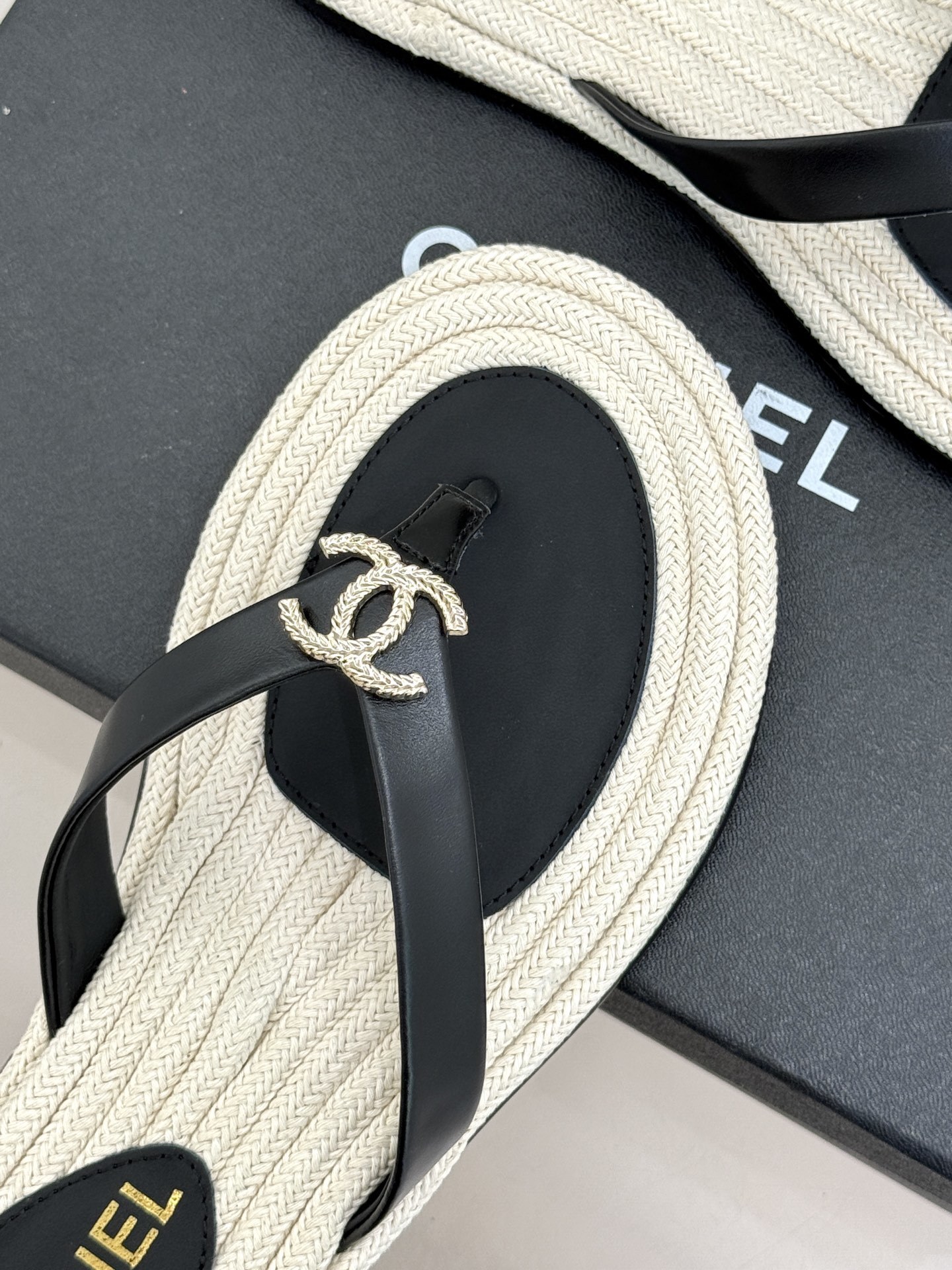 Chanel Luxury Black Leather Thong Sandals with Gold CC Logo