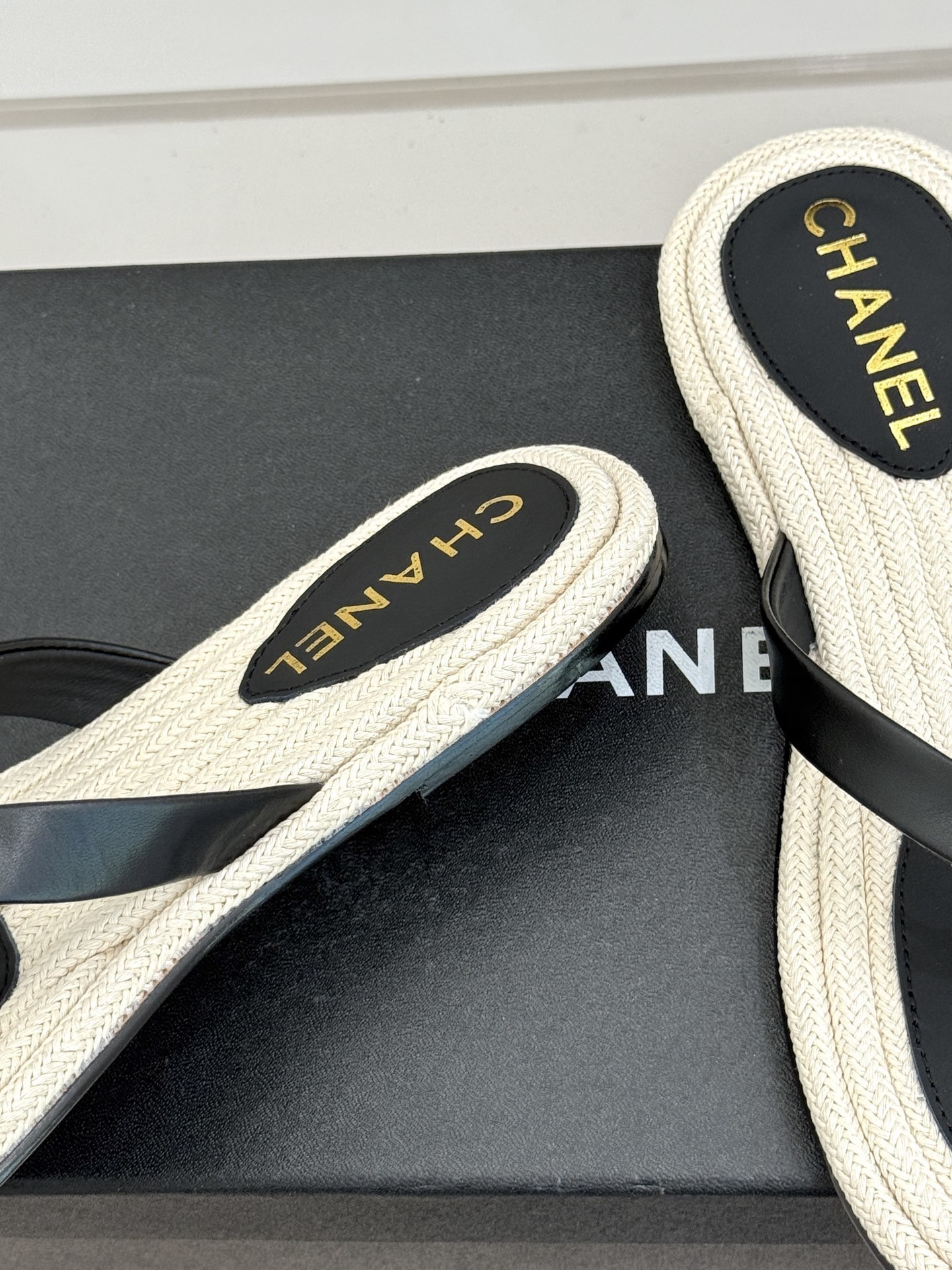 Chanel Luxury Black Leather Thong Sandals with Gold CC Logo
