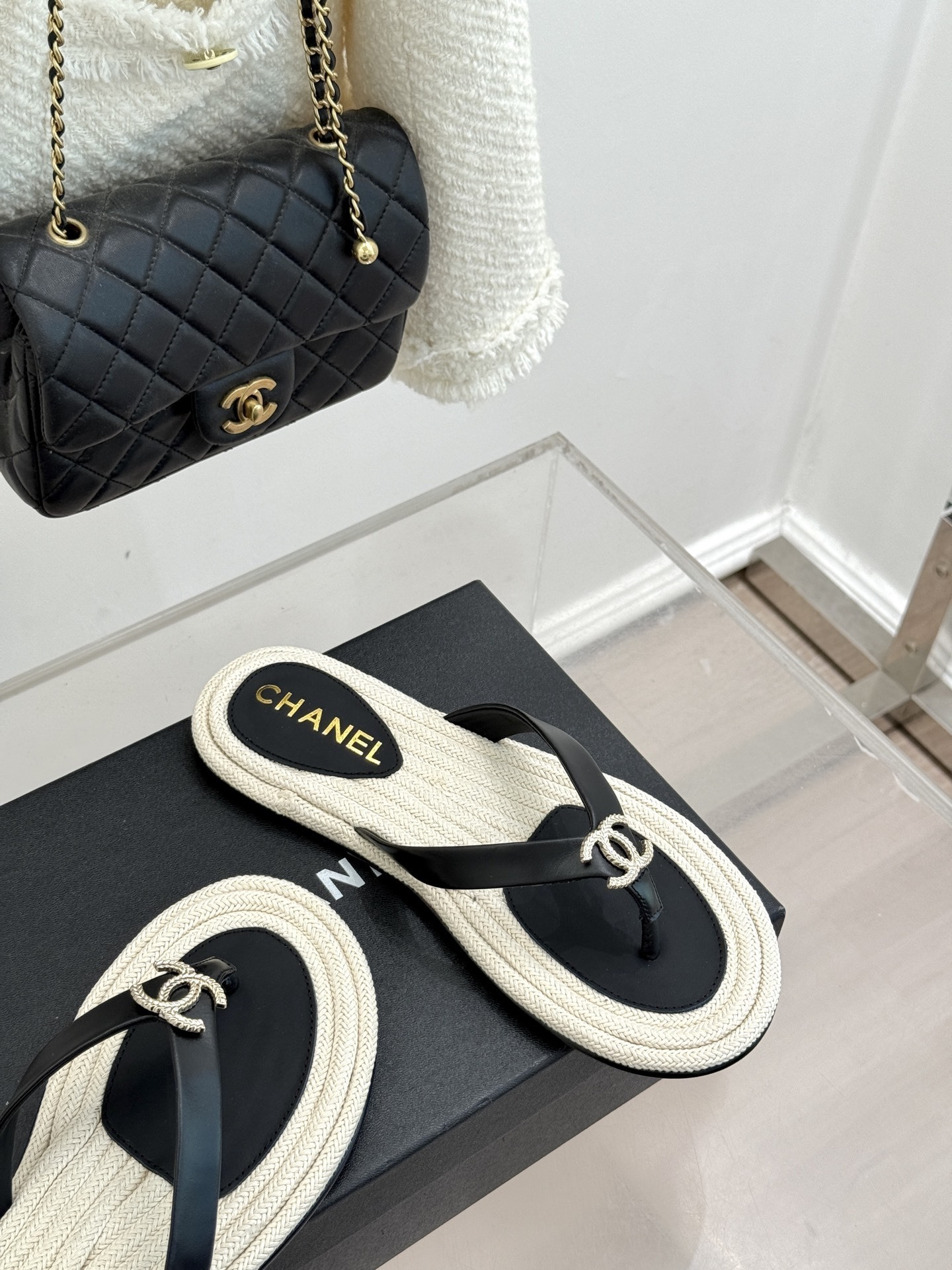 Chanel Luxury Black Leather Thong Sandals with Gold CC Logo