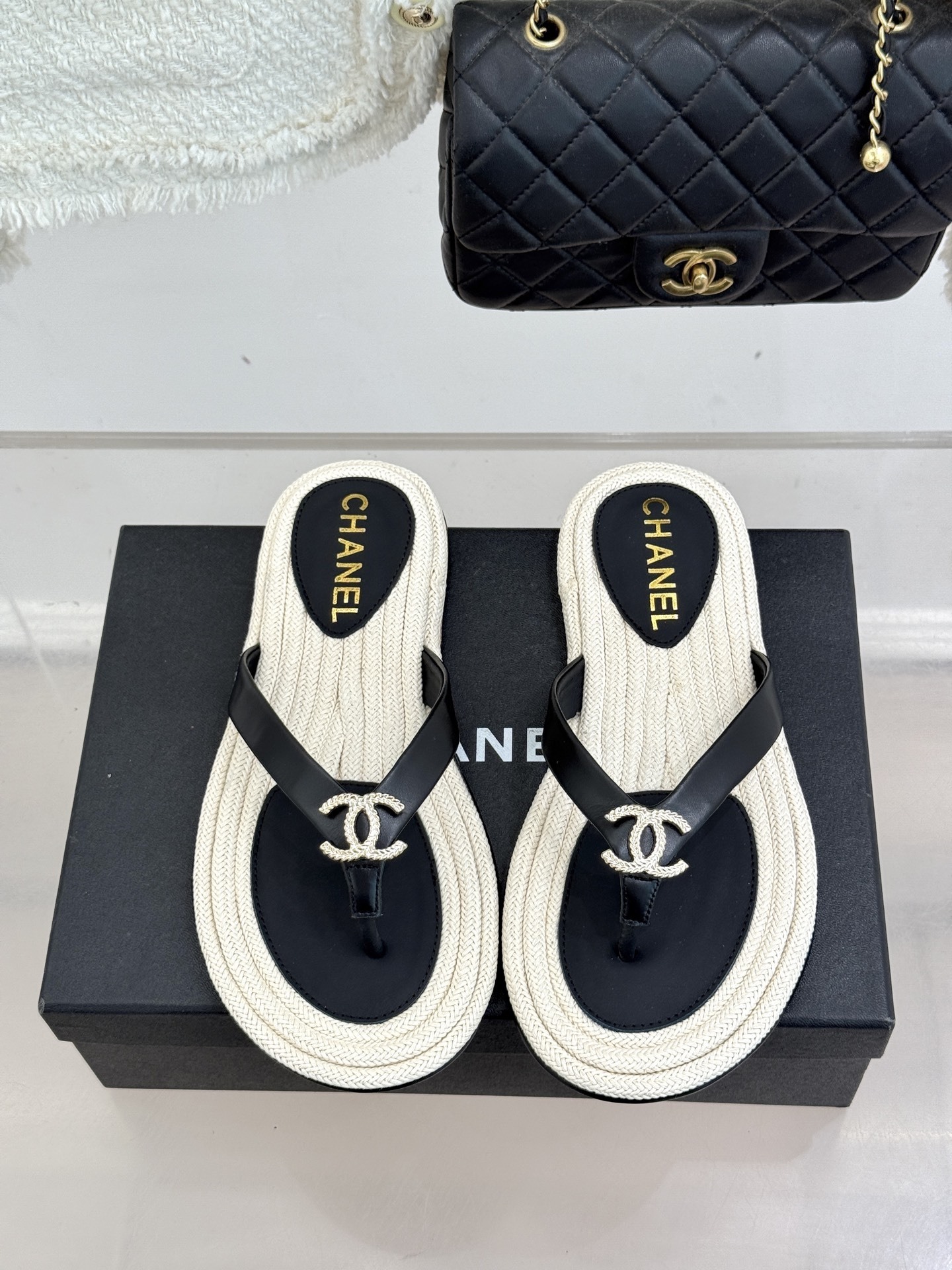 Chanel Luxury Black Leather Thong Sandals with Gold CC Logo