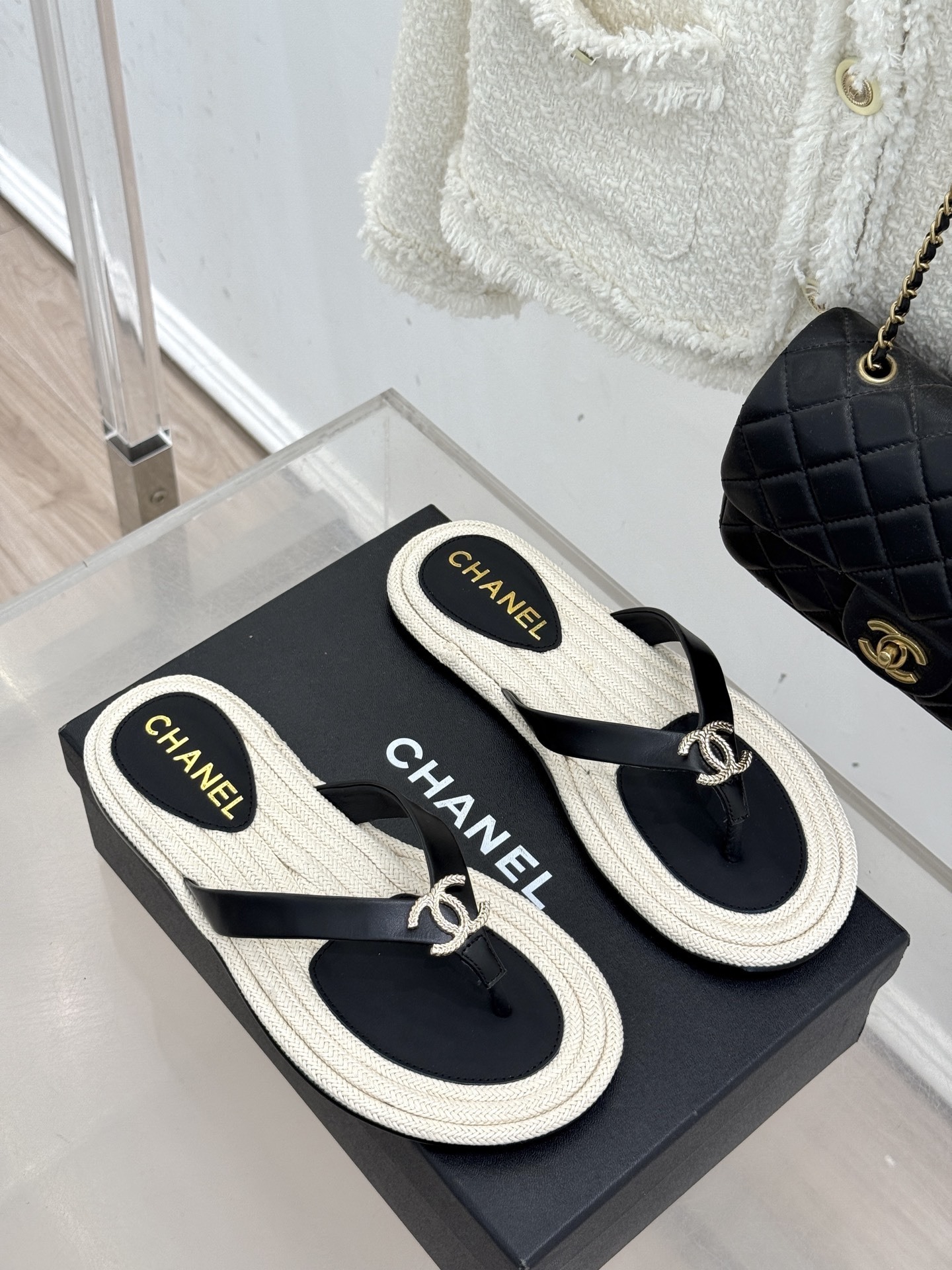 Chanel Luxury Black Leather Thong Sandals with Gold CC Logo