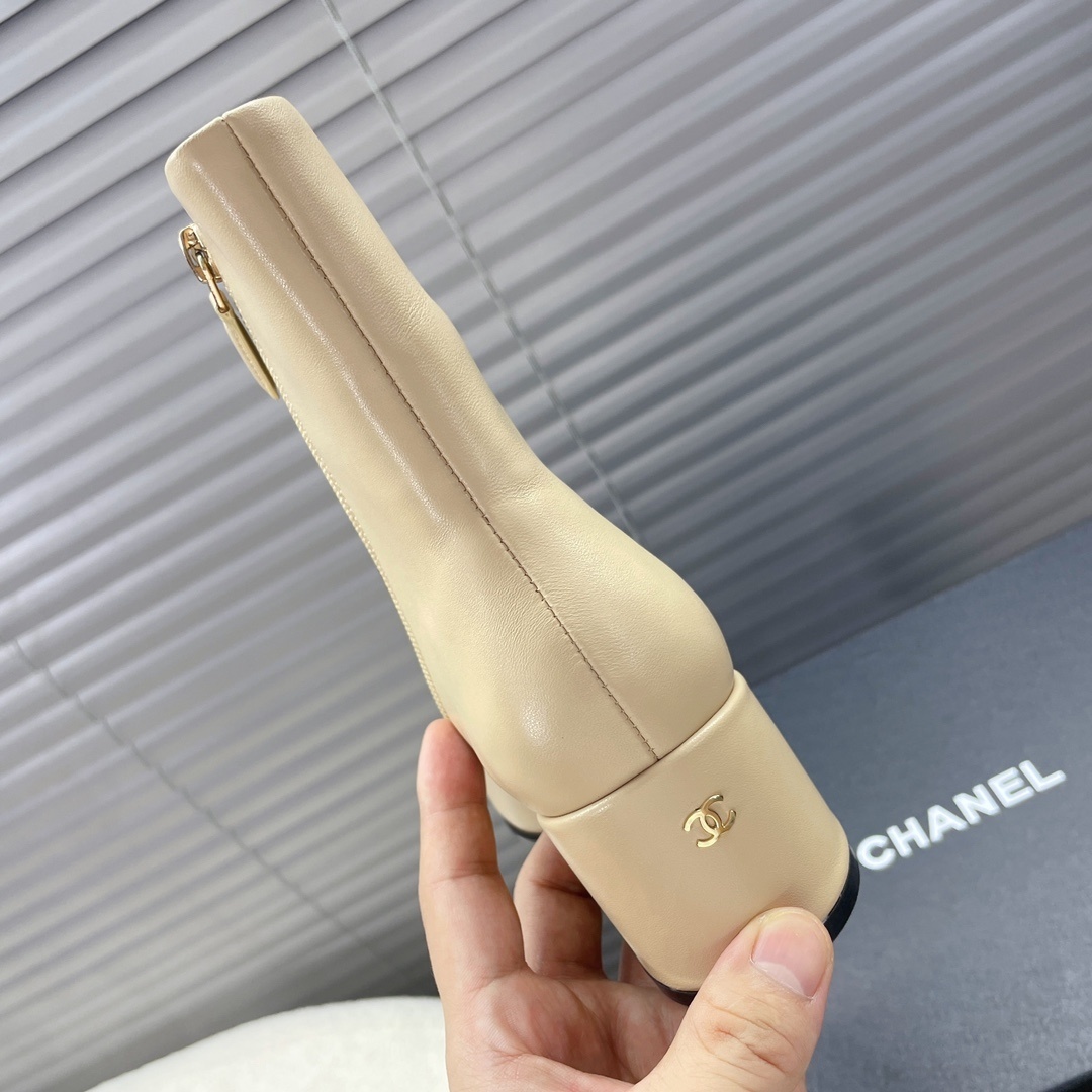 Luxury Two-Tone Leather Ankle Boots with Block Heel - Beige/Black