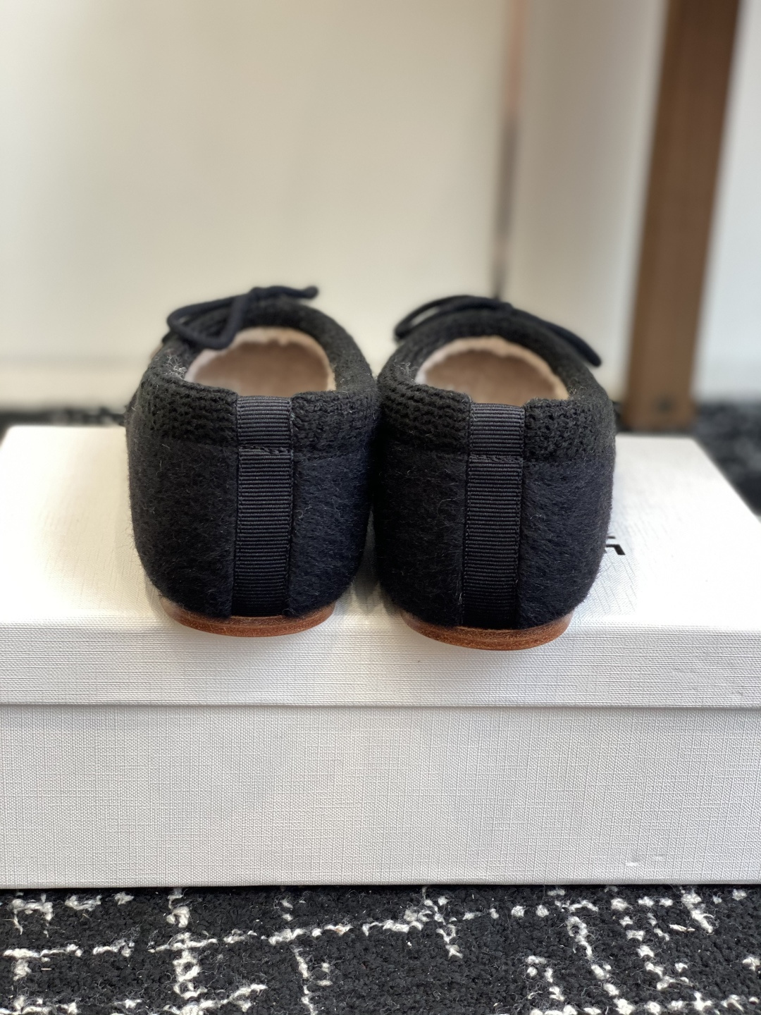 Elegant Black Wool Ballet Flats with Warm Shearling Lining
