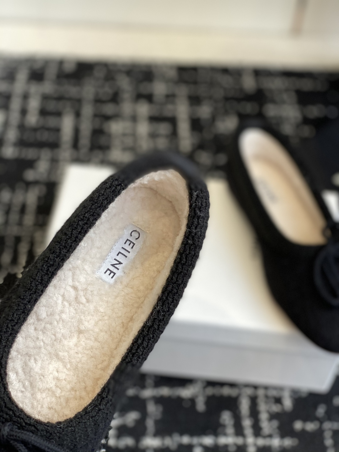 Elegant Black Wool Ballet Flats with Warm Shearling Lining