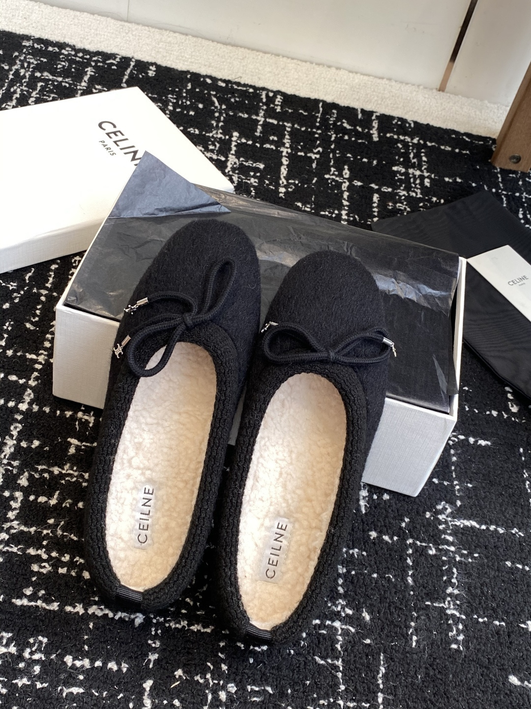 Elegant Black Wool Ballet Flats with Warm Shearling Lining