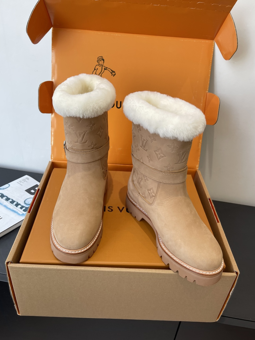 Louis Vuitton Aspen Flat Ankle Boots - Beige Suede Shearling