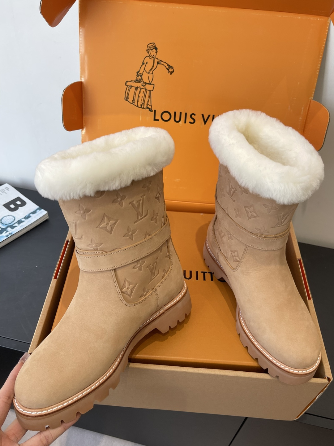 Louis Vuitton Aspen Flat Ankle Boots - Beige Suede Shearling