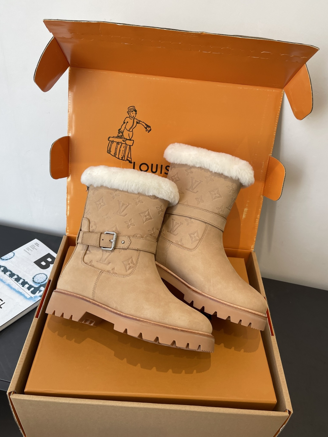 Louis Vuitton Aspen Flat Ankle Boots - Beige Suede Shearling