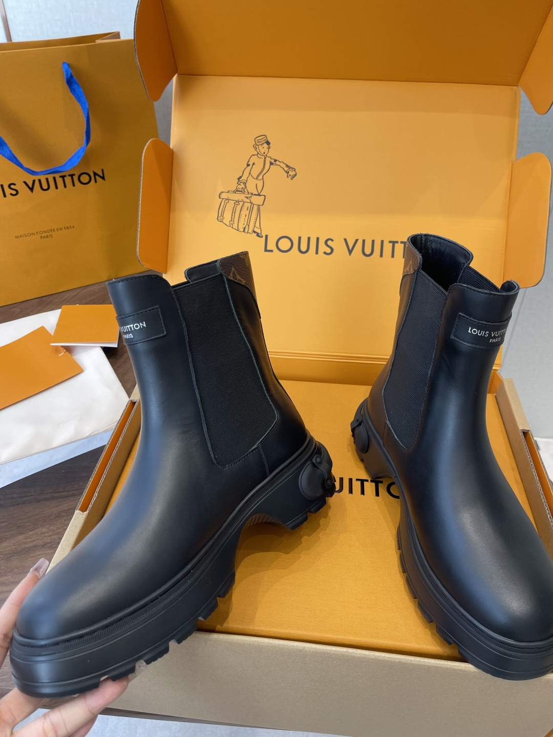 Louis Vuitton Drops Flat Half Boot Black Rubber Rain Chelsea Boots