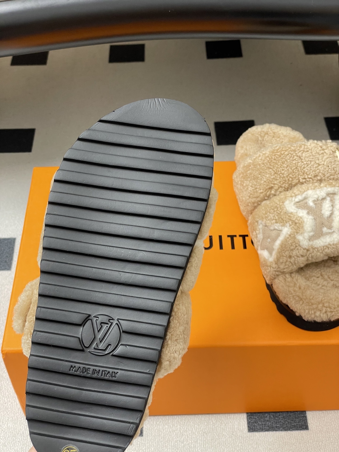 Louis Vuitton Paseo Comfort Shearling Flat Sandals - Beige