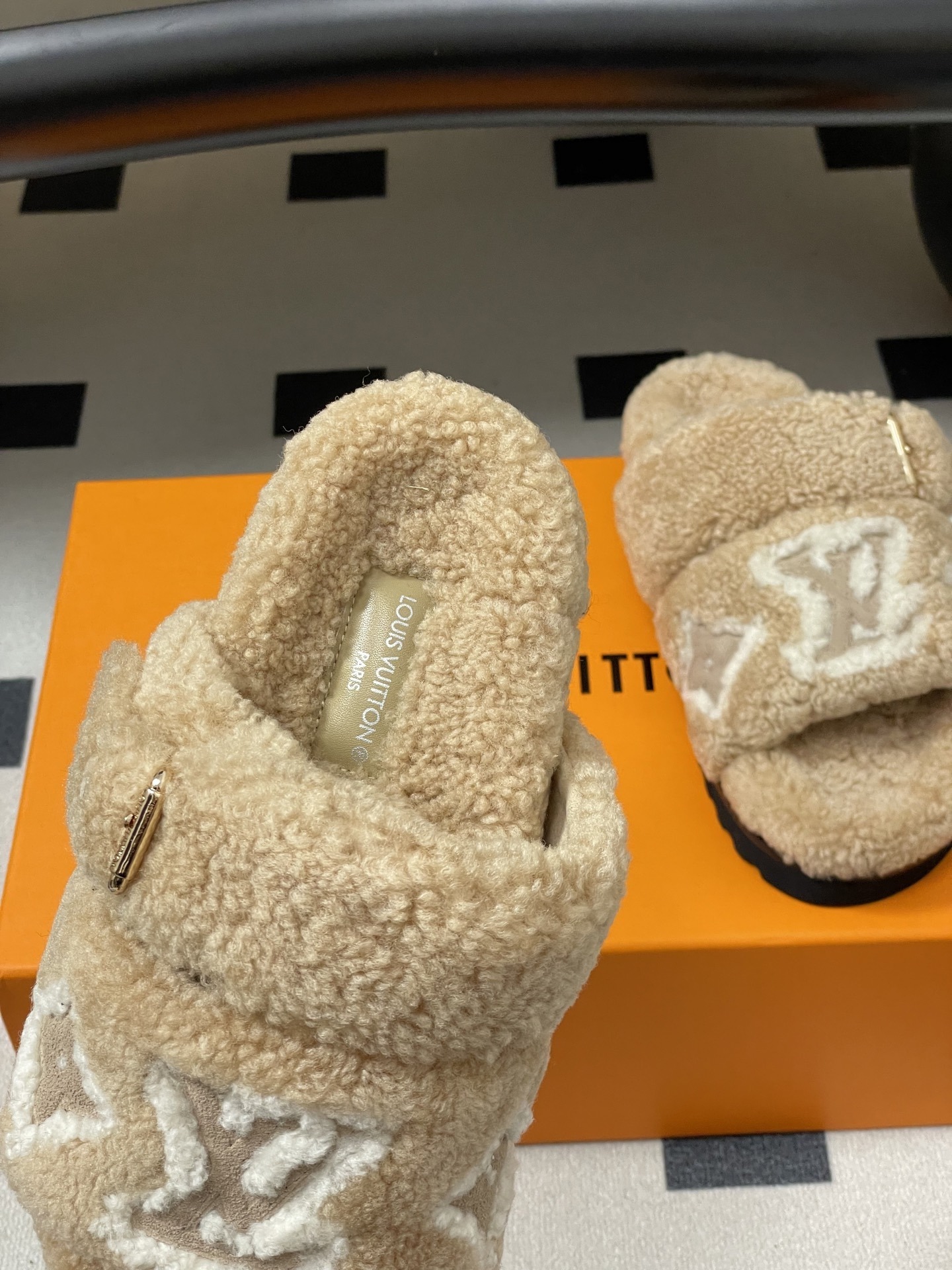 Louis Vuitton Paseo Comfort Shearling Flat Sandals - Beige