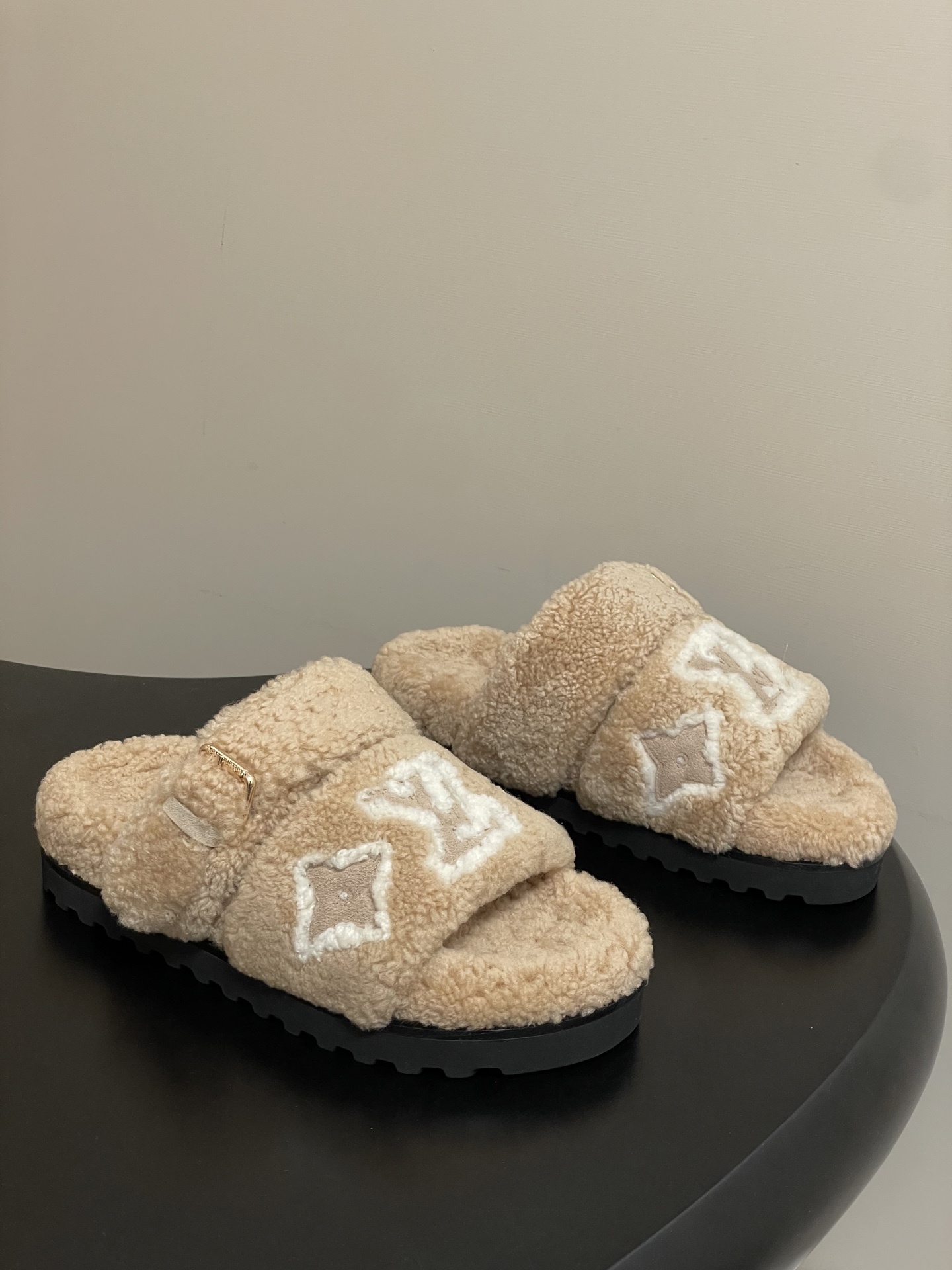 Louis Vuitton Paseo Comfort Shearling Flat Sandals – Beige