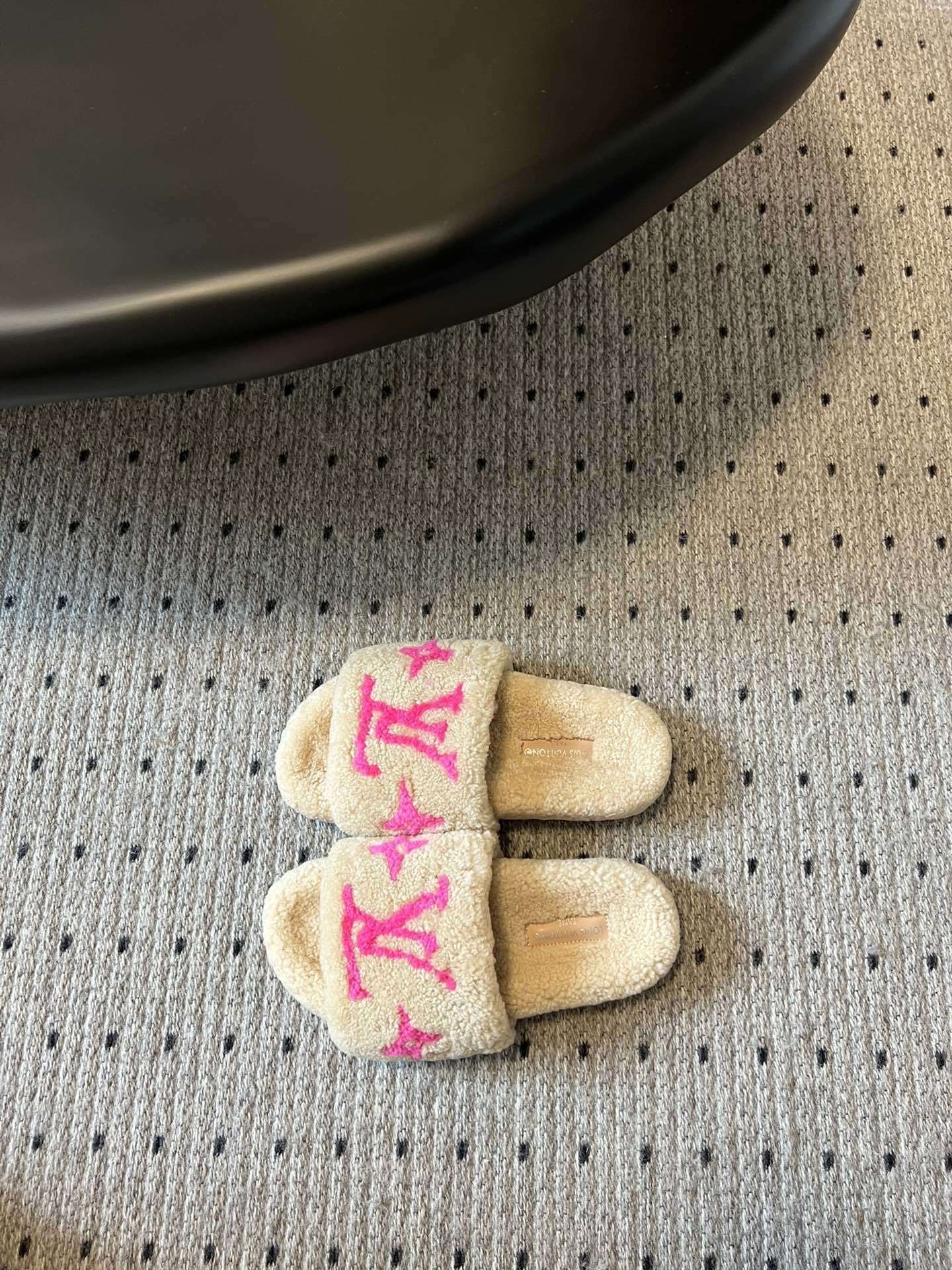 Louis Vuitton Plush Beige Slippers - Pink LV Logo Shearling Slides