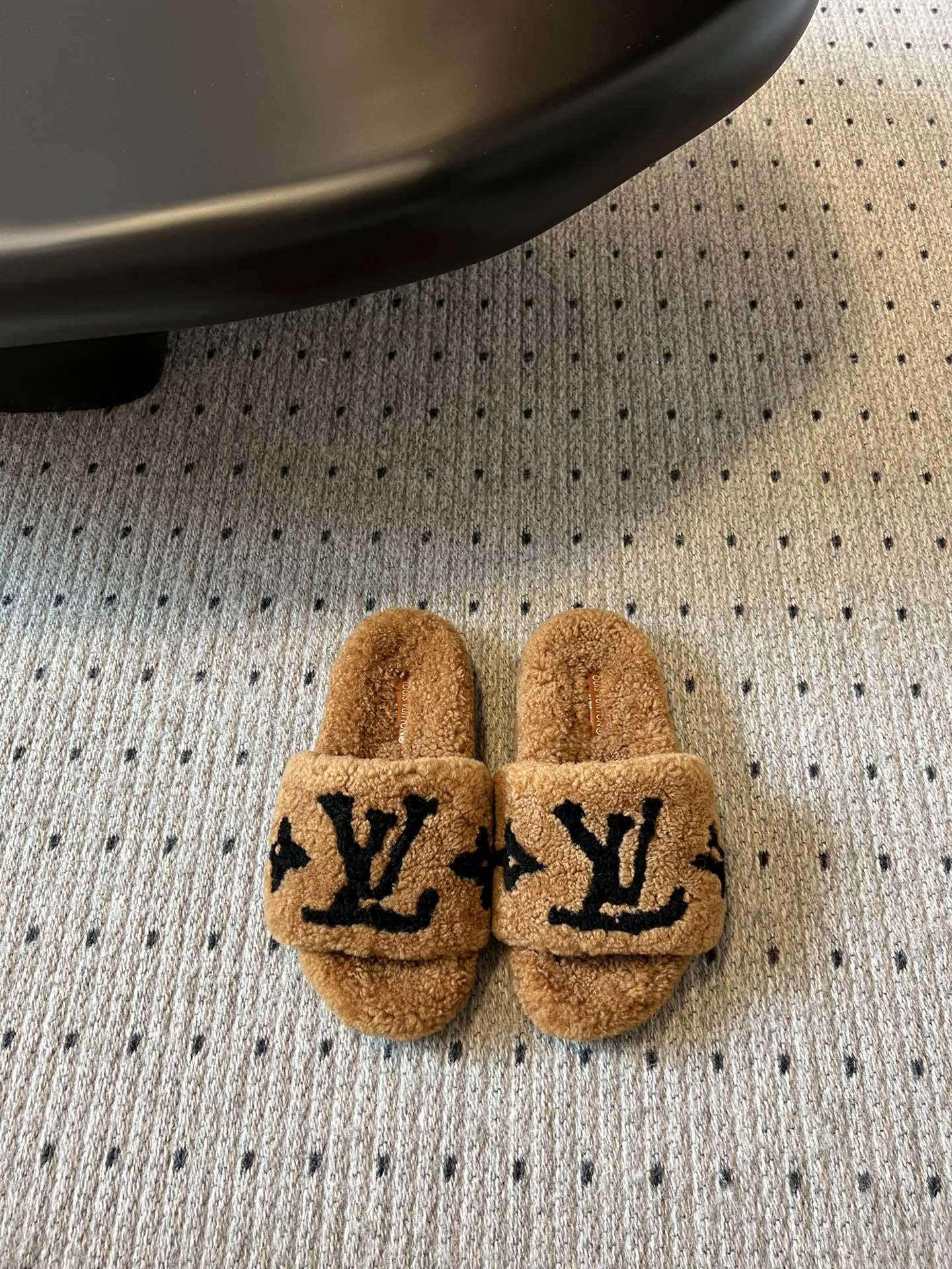 Louis Vuitton LV Monogram Shearling Slippers – Cognac Brown