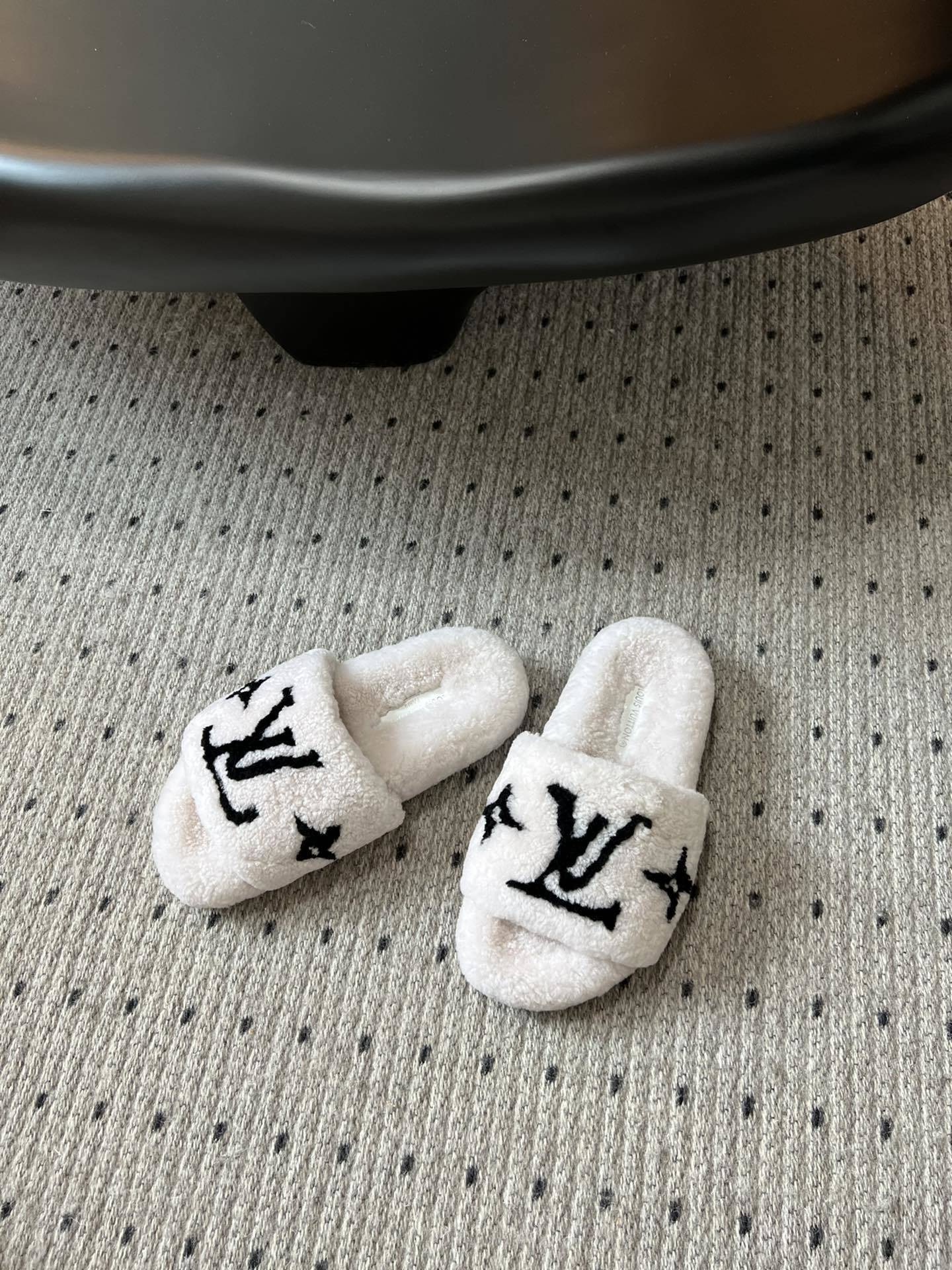 Louis Vuitton Shearling Paseo Flat Comfort Slides Slippers