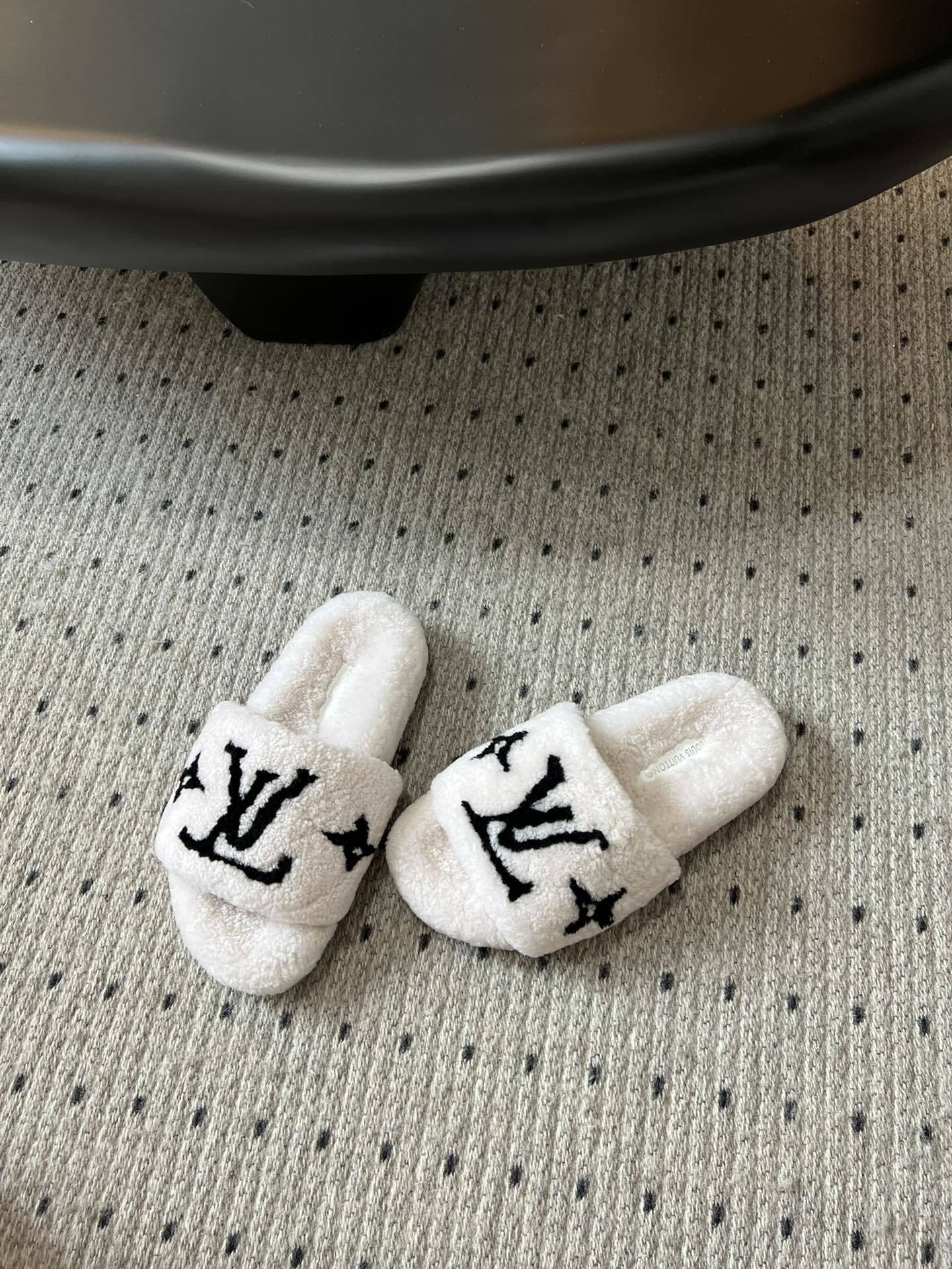 Louis Vuitton Shearling Paseo Flat Comfort Slides Slippers