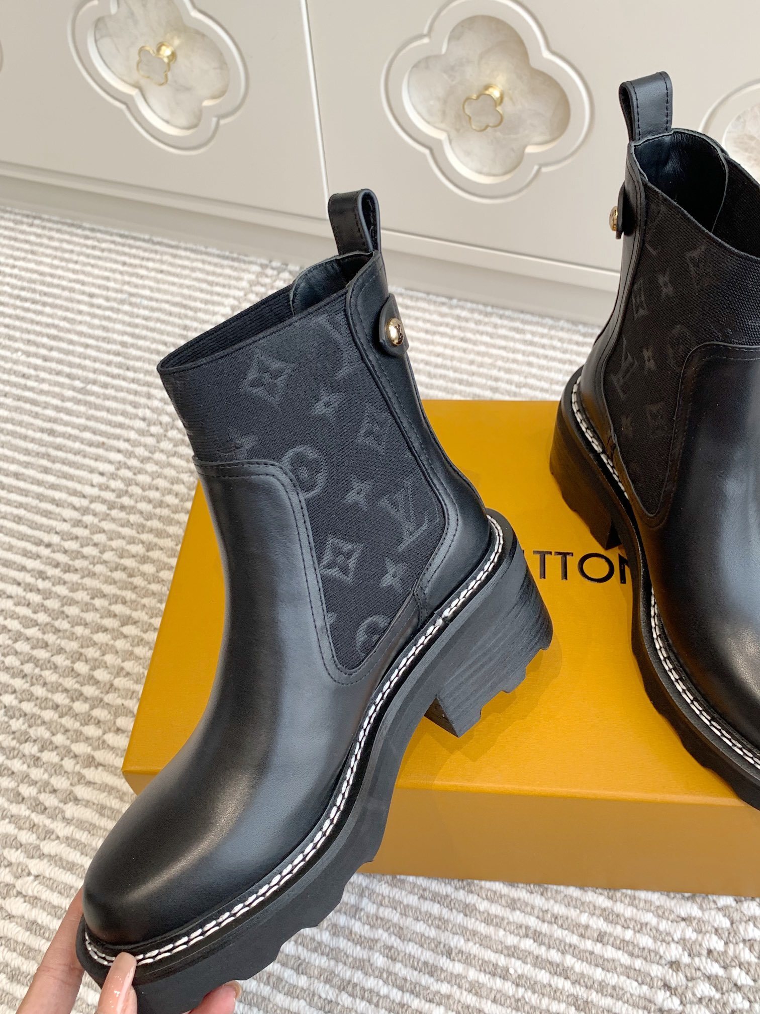 Louis Vuitton Black Leather Chelsea Boots with Contrast Stitching