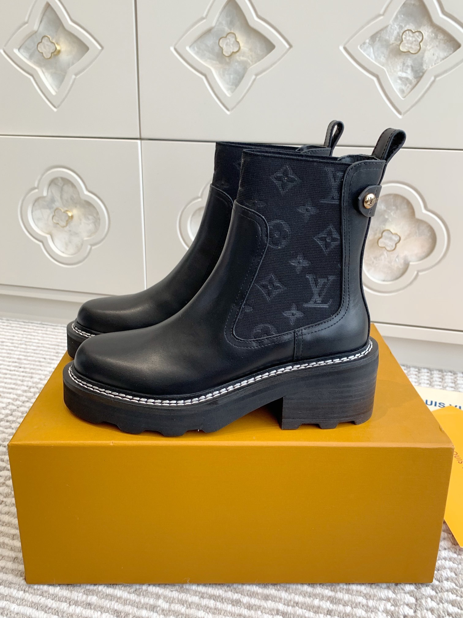 Louis Vuitton Black Leather Chelsea Boots with Contrast Stitching