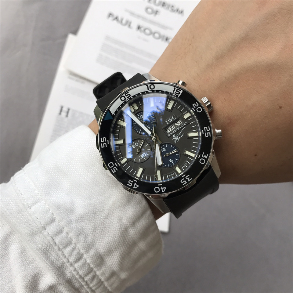 IWC Black Rubber Chronograph - IWC Schaffhausen Black Rubber - Image 2