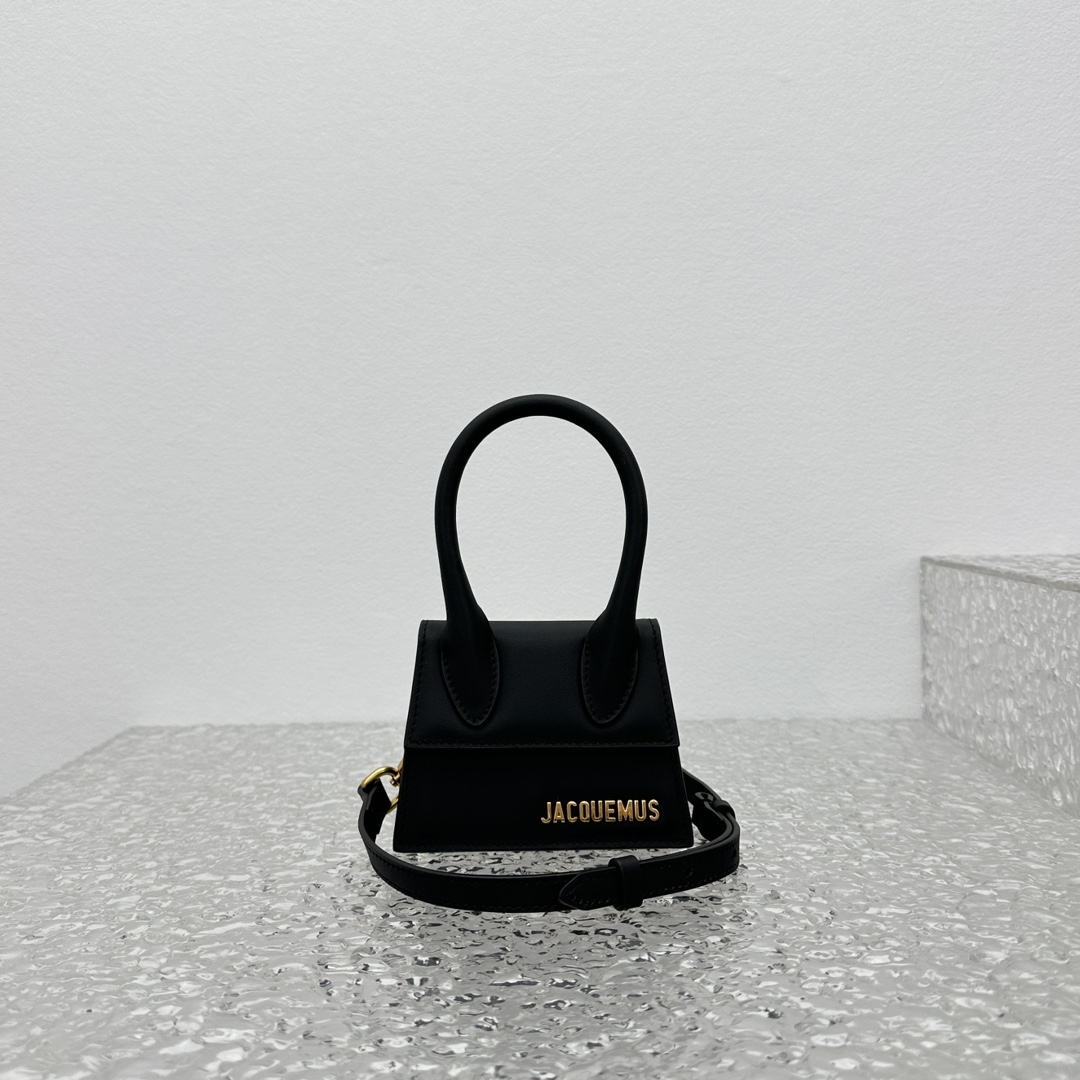 Jacquemus Le Chiquito Moyen Handbag In Black