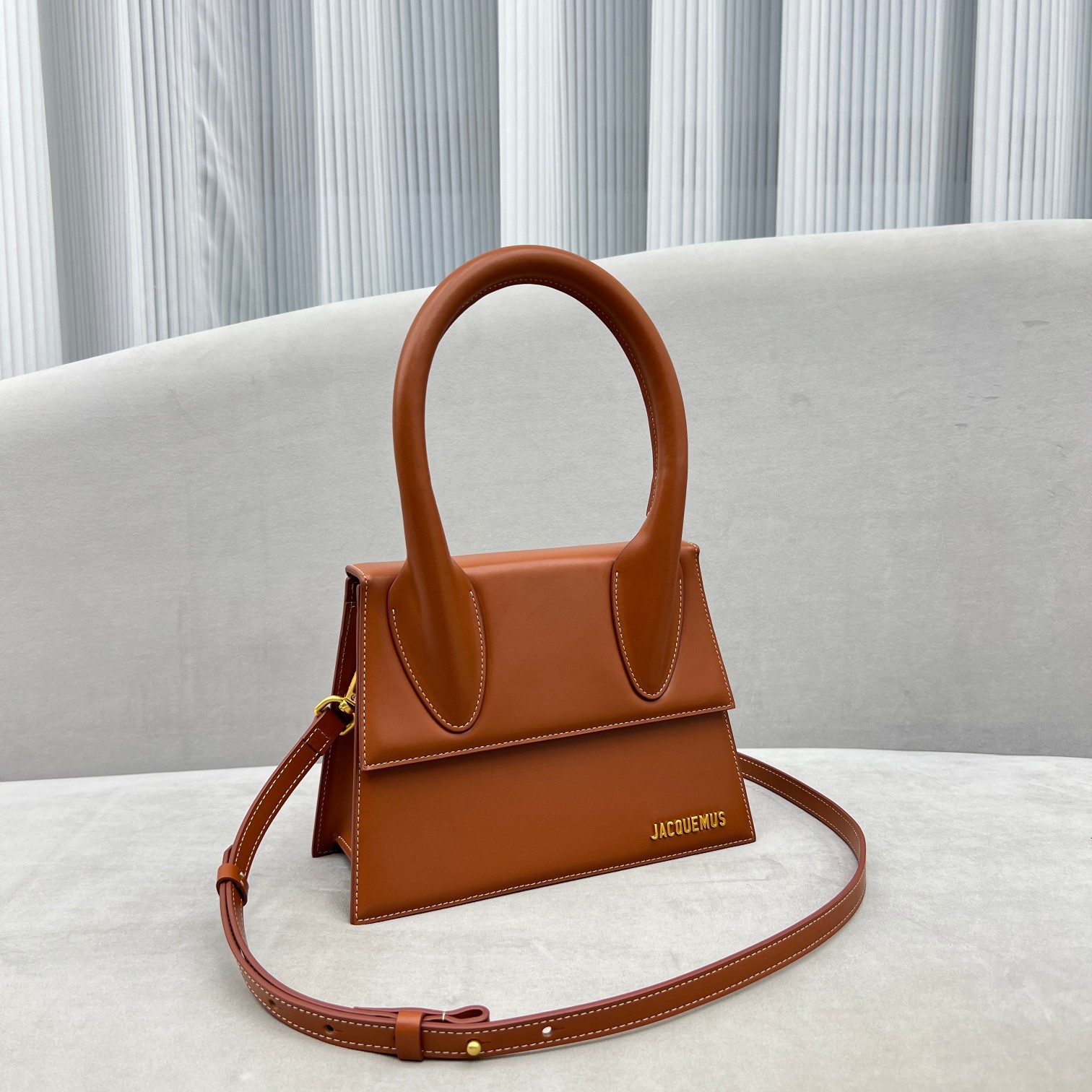 Jacquemus Le Grand Chiquito in Natural