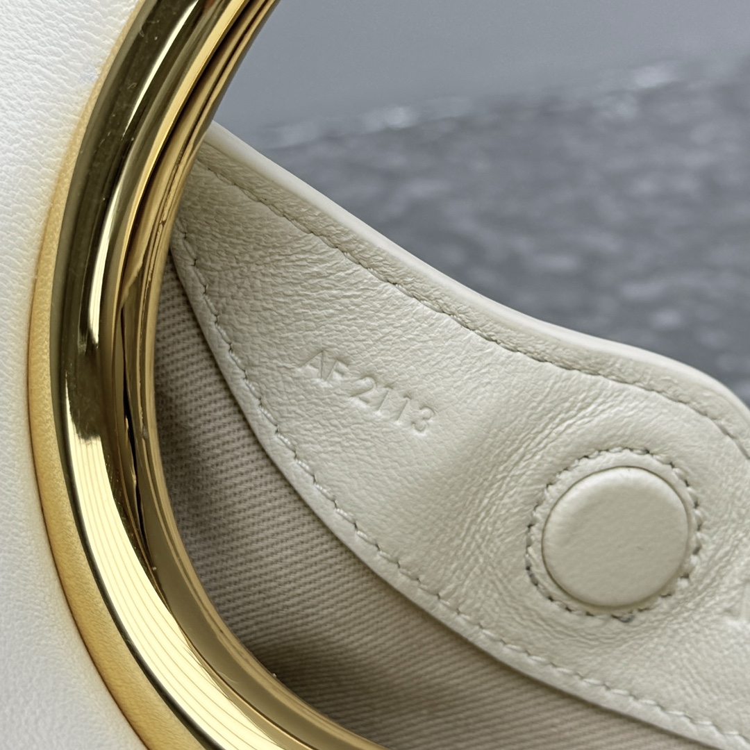 Jacquemus Le Petit Calino Leather Clutch in Natural