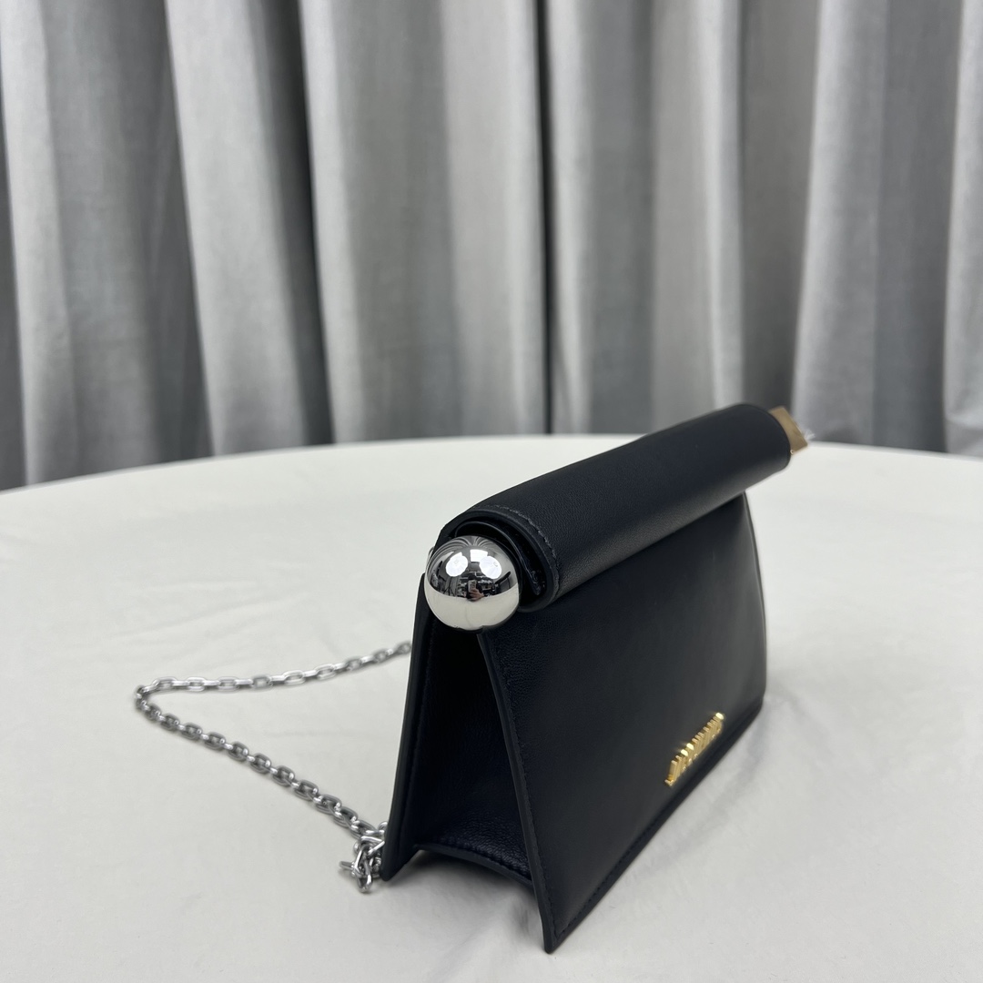 Jacquemus The Small Rond Carrã Clutch Bag in Black  Jacquemus 02289