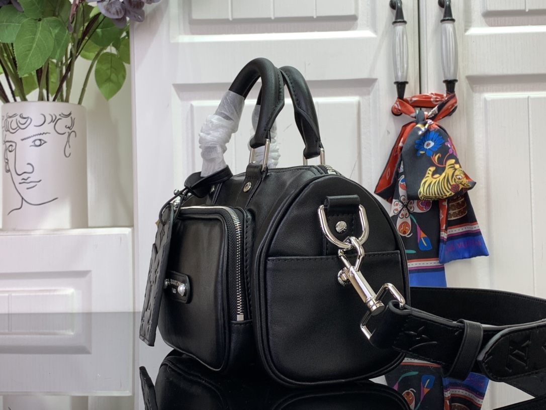 Keepall Cargo Bandoulière 25 H35 - Bags and Small Leather Goods - Men's Bags | LOUIS VUITTON