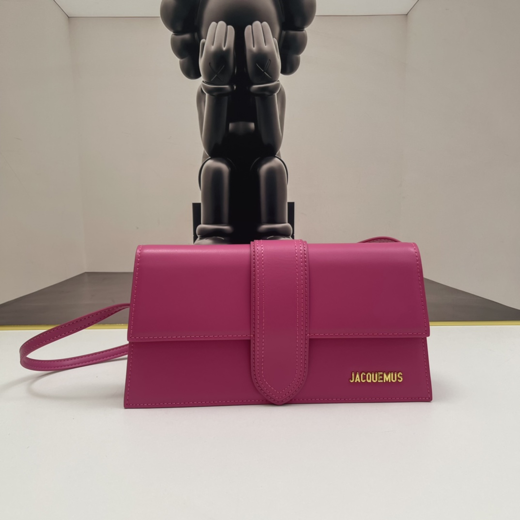 Le Bambino Jacquemus fuchsia leather shoulder bag in pink