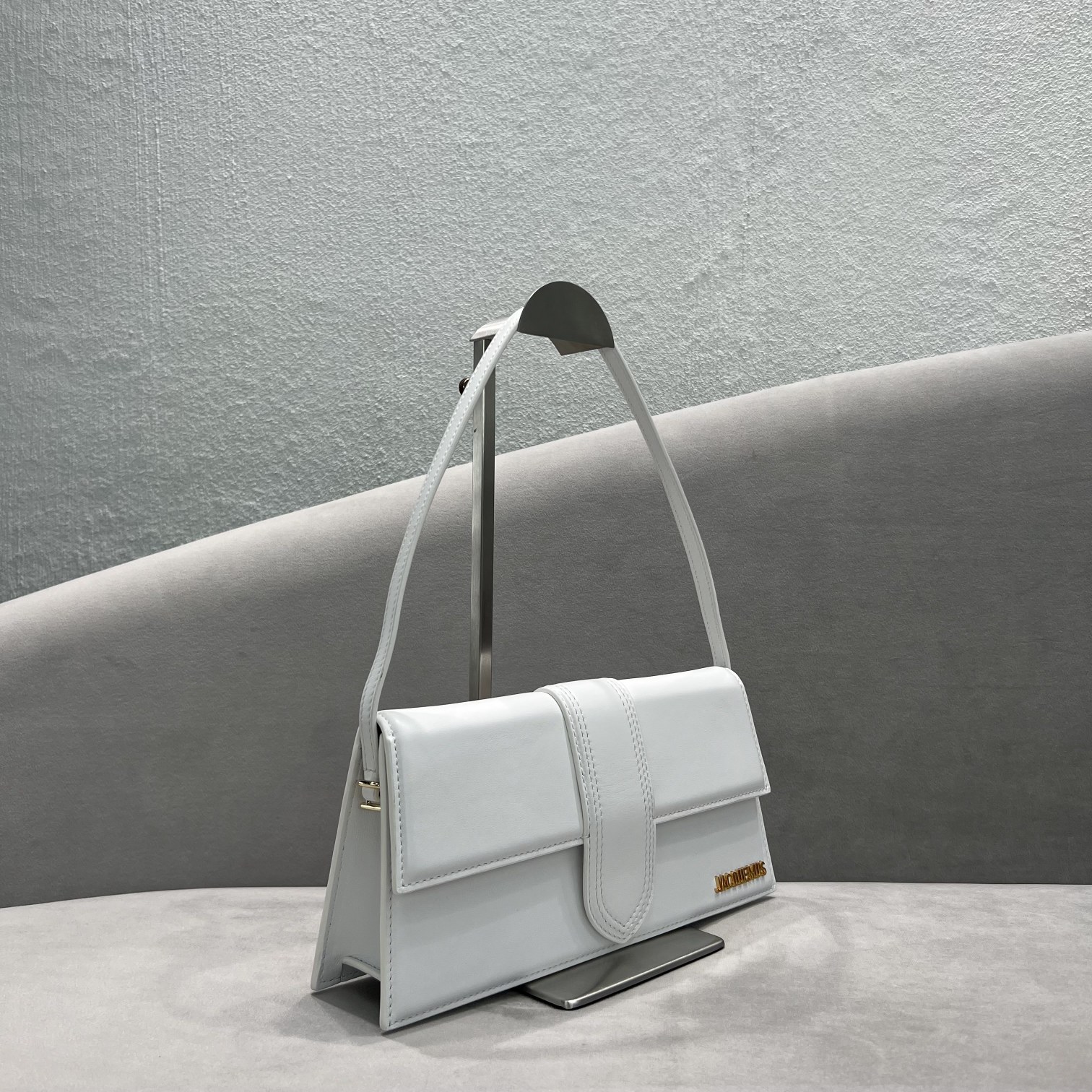 Le Bambino Long leather shoulder bag in white Jacquemus 00759