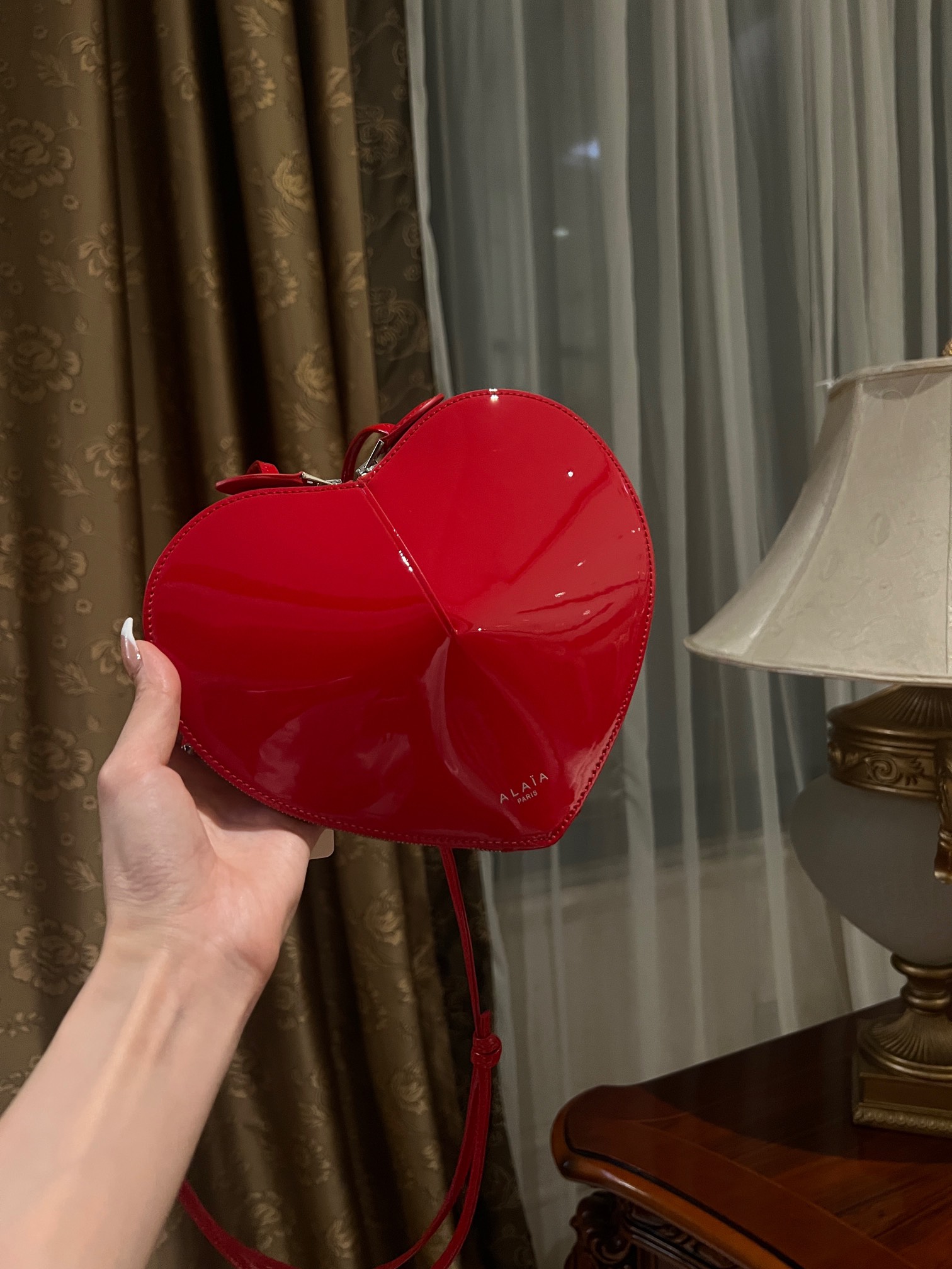 Le coeur leather crossbody bag Alaïa Red in Leather