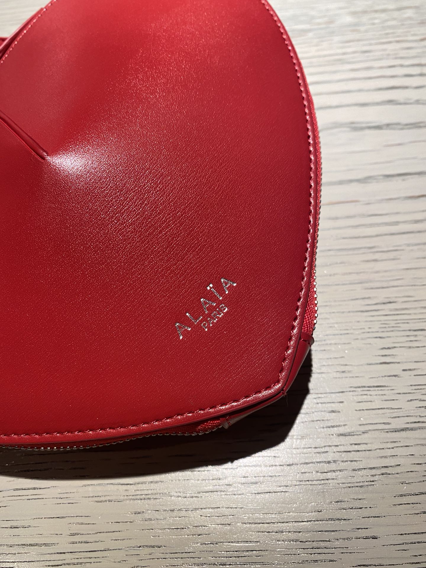 Le coeur leather crossbody bag Alaïa Red in Leather